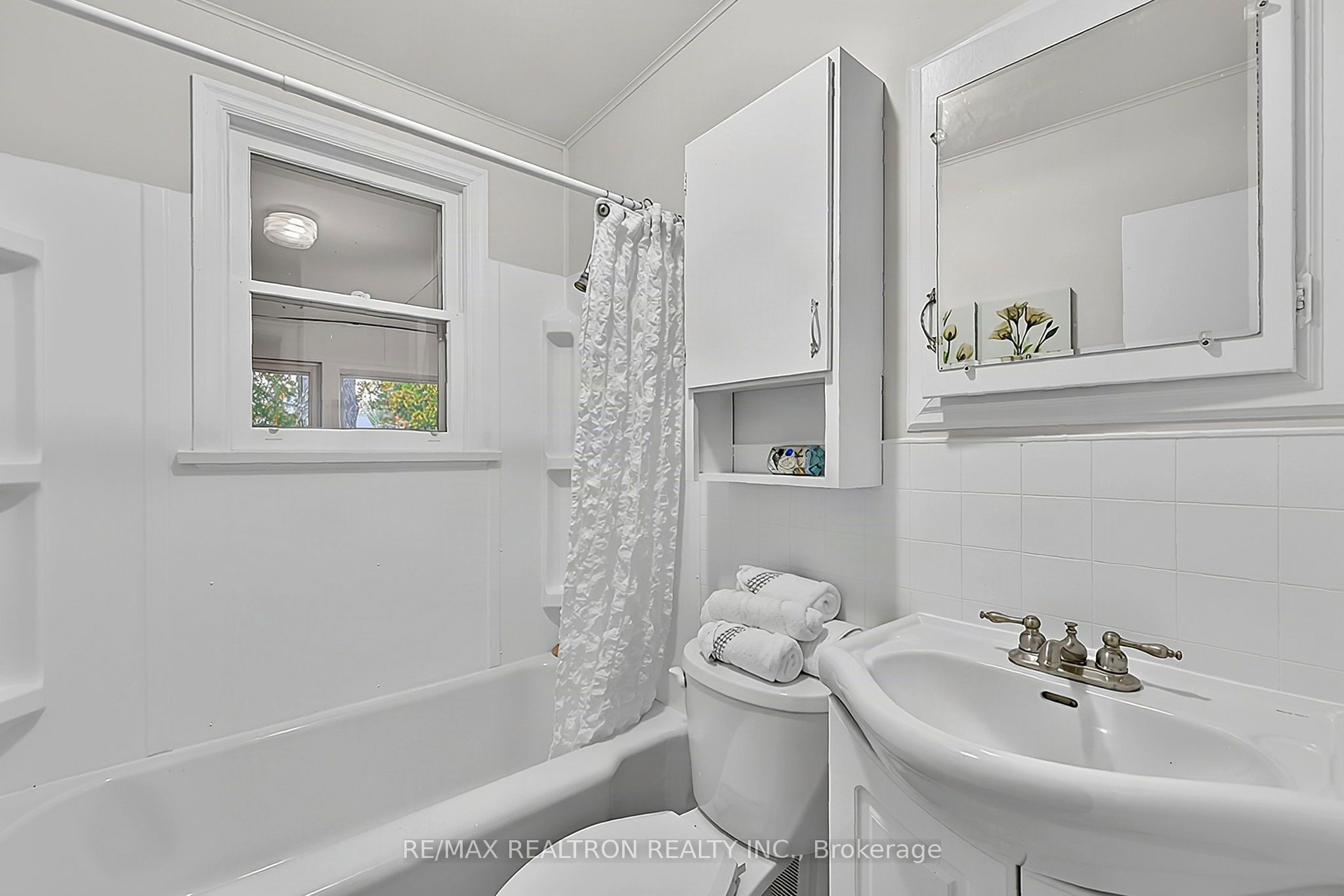 250 Helmer Avenue Property Photo 10