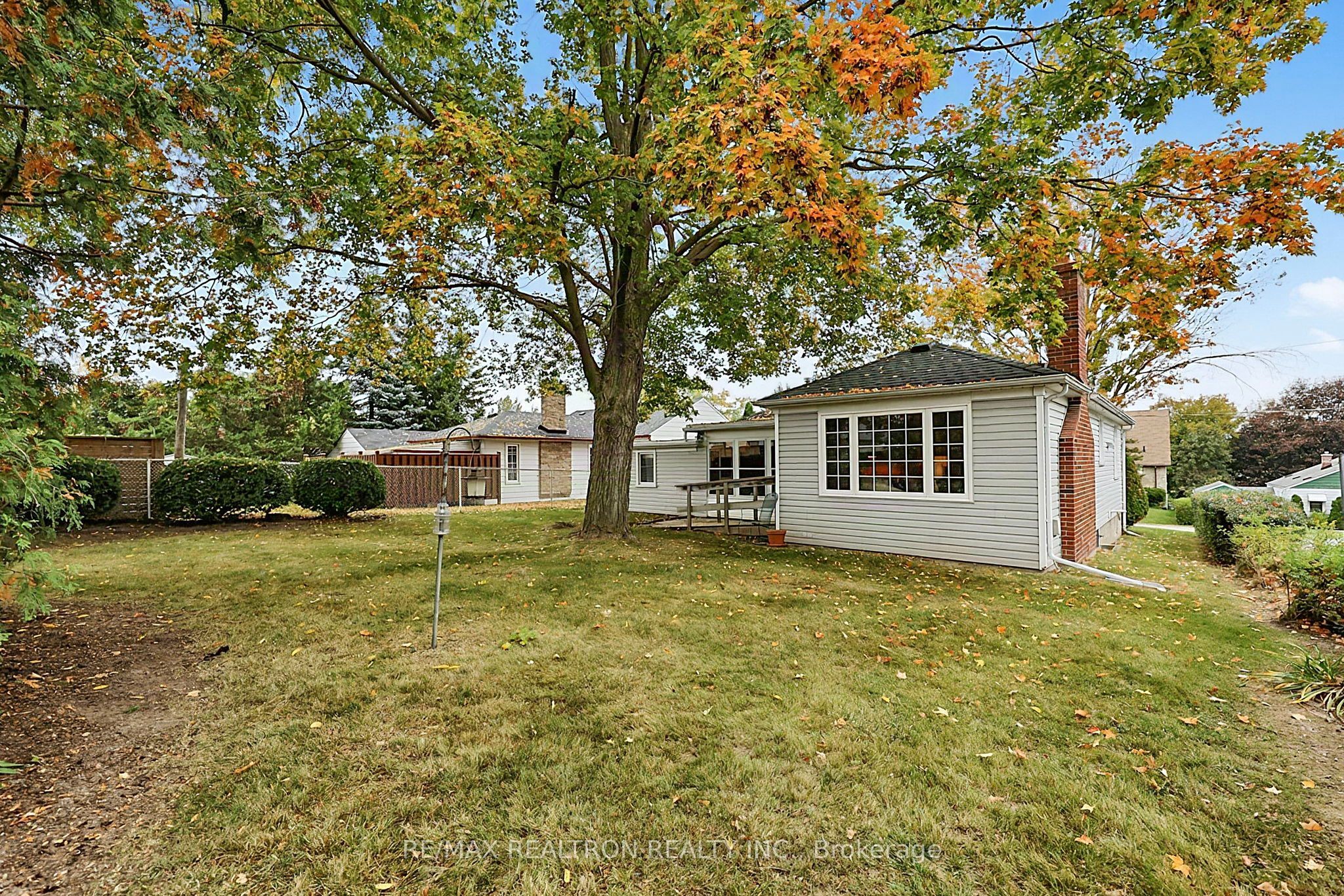 250 Helmer Avenue Property Photo 16