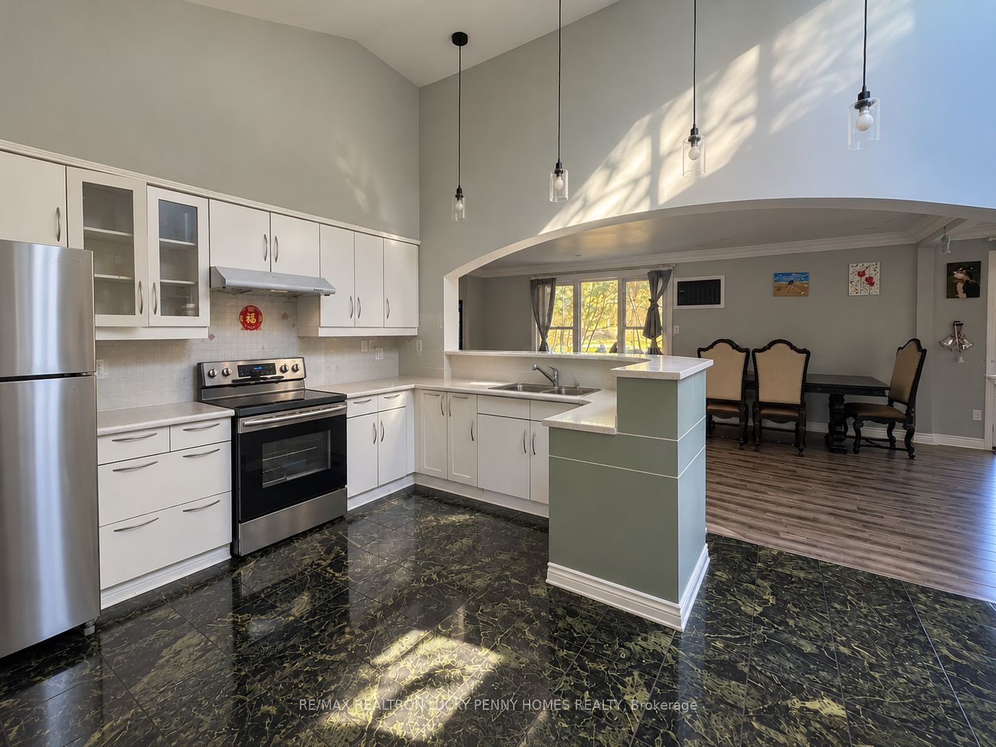 11 Lunar Crescent Property Photo 4