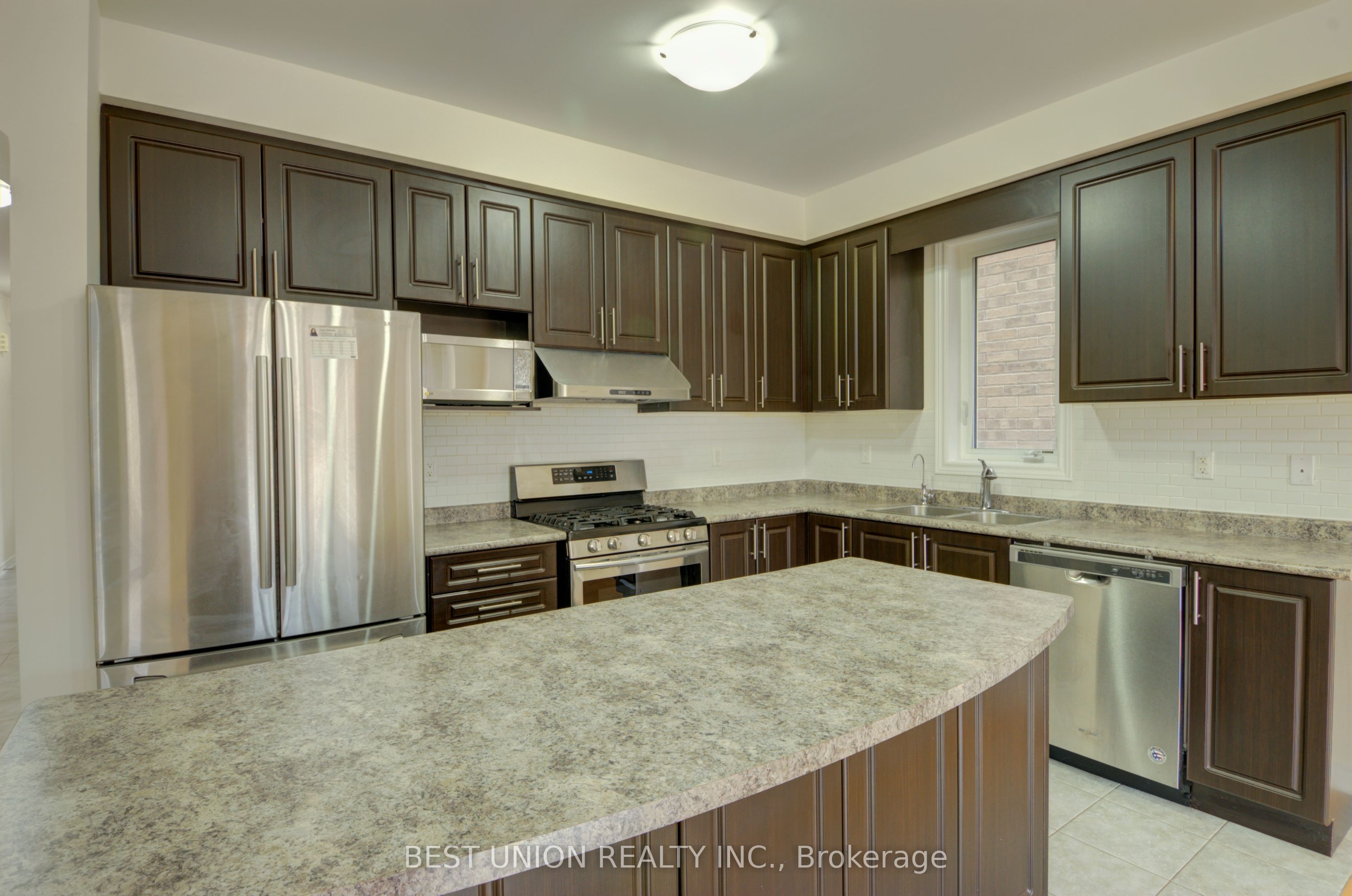 196 Donald Sim Avenue Property Photo 6