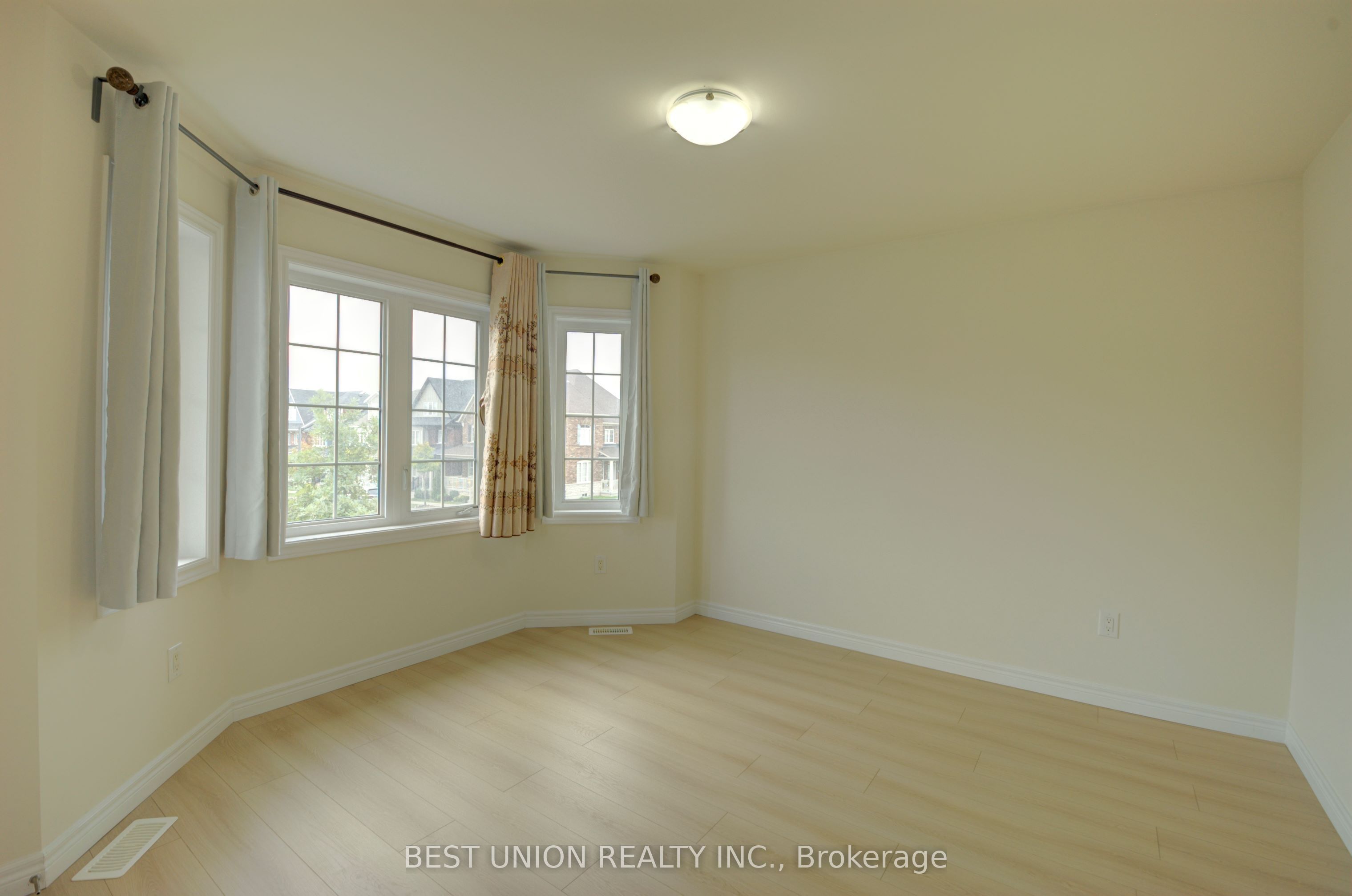 196 Donald Sim Avenue Property Photo 13