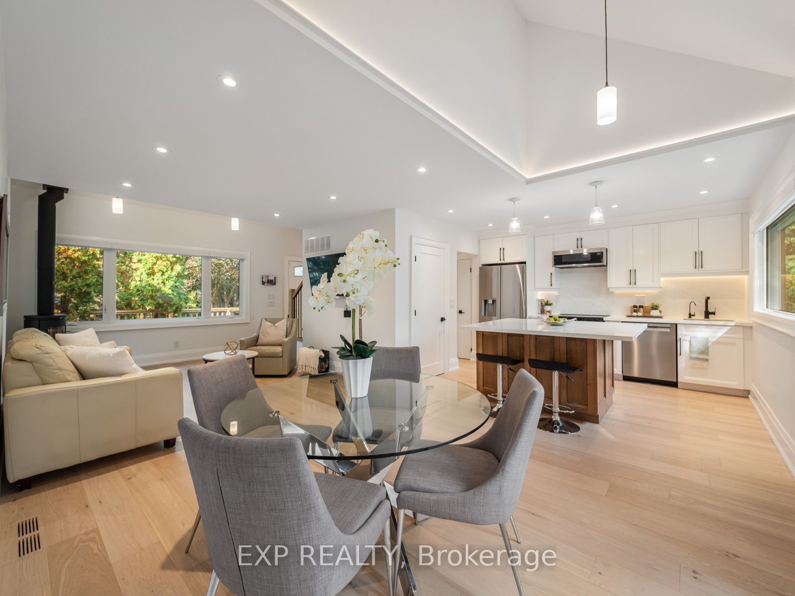 25 Morton Avenue Property Photo 6