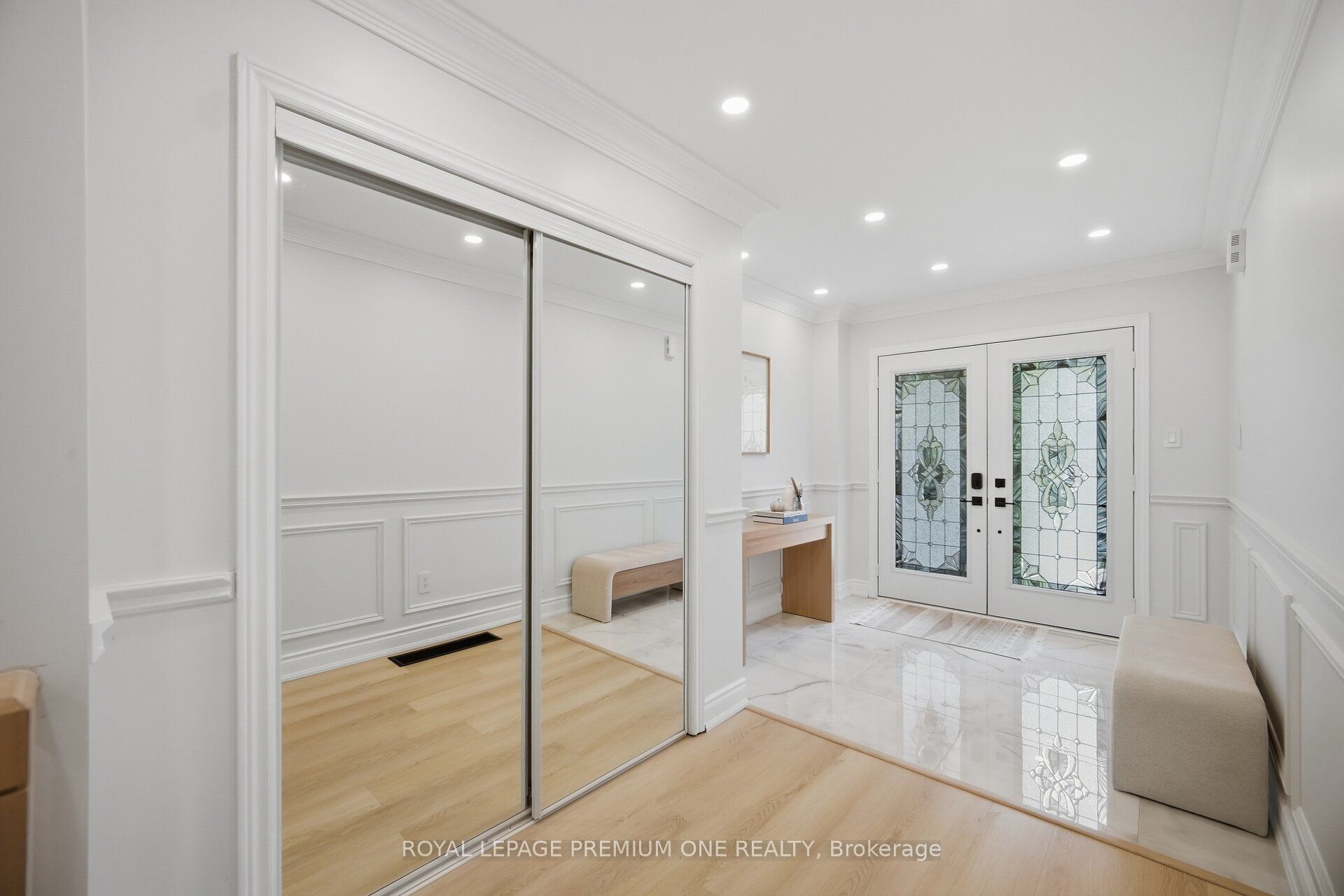169 Venice Gate Drive Property Photo 6