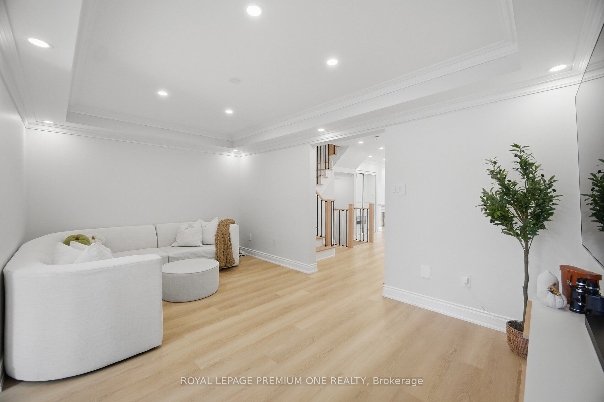 169 Venice Gate Drive Property Photo 8