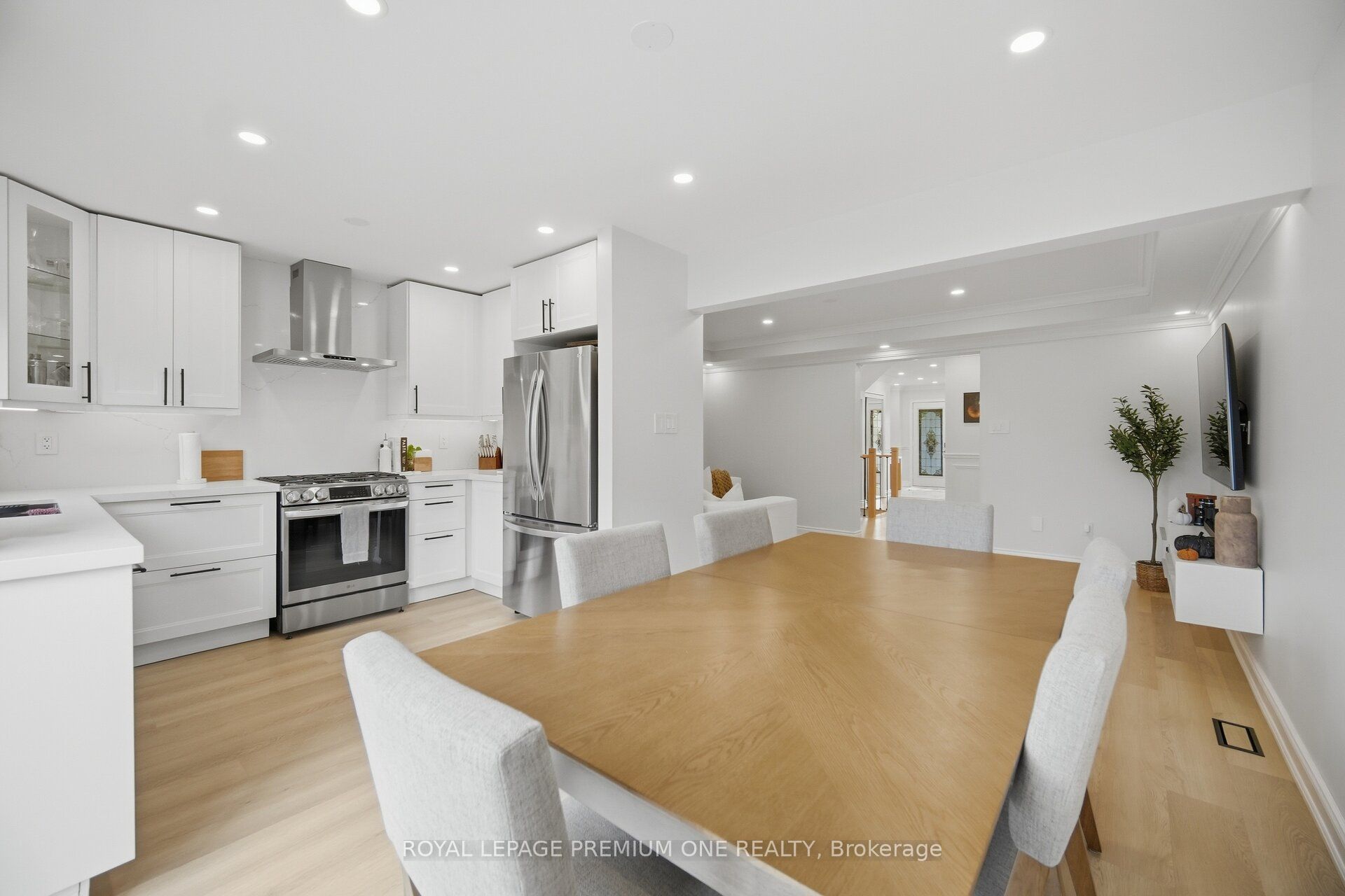 169 Venice Gate Drive Property Photo 12