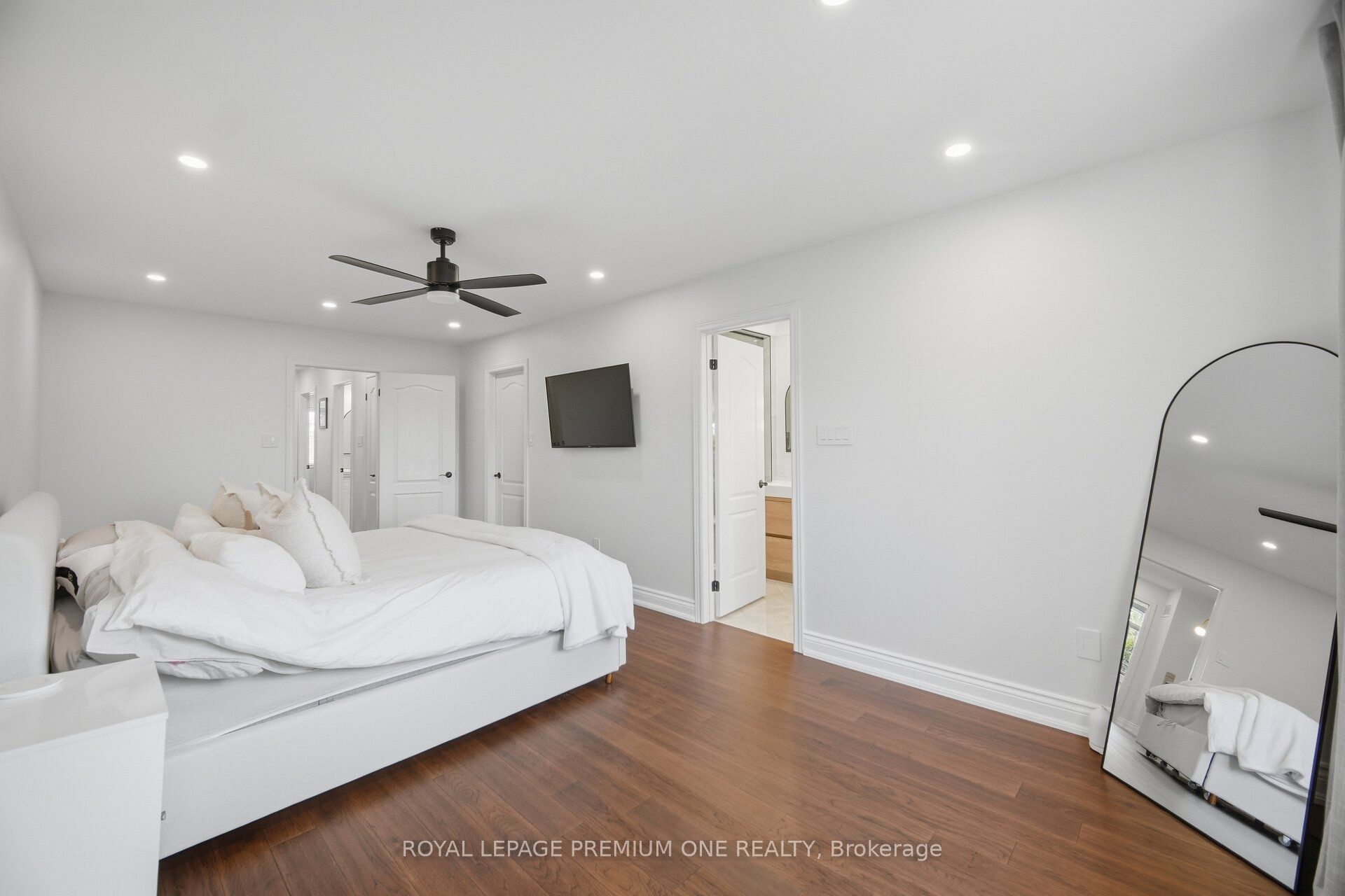 169 Venice Gate Drive Property Photo 23