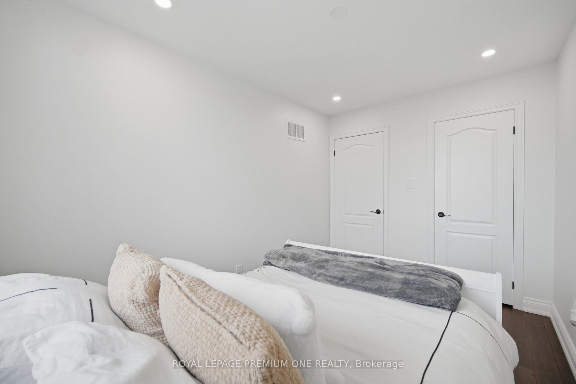 169 Venice Gate Drive Property Photo 29