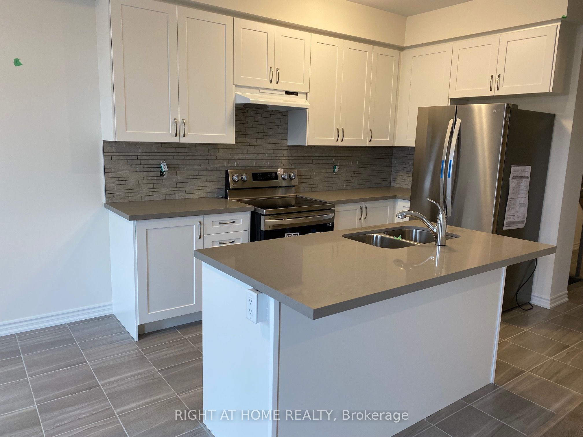 2250 Grainger Loop Property Photo 2