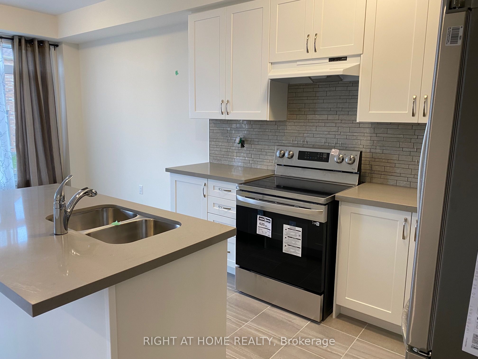 2250 Grainger Loop Property Photo 3
