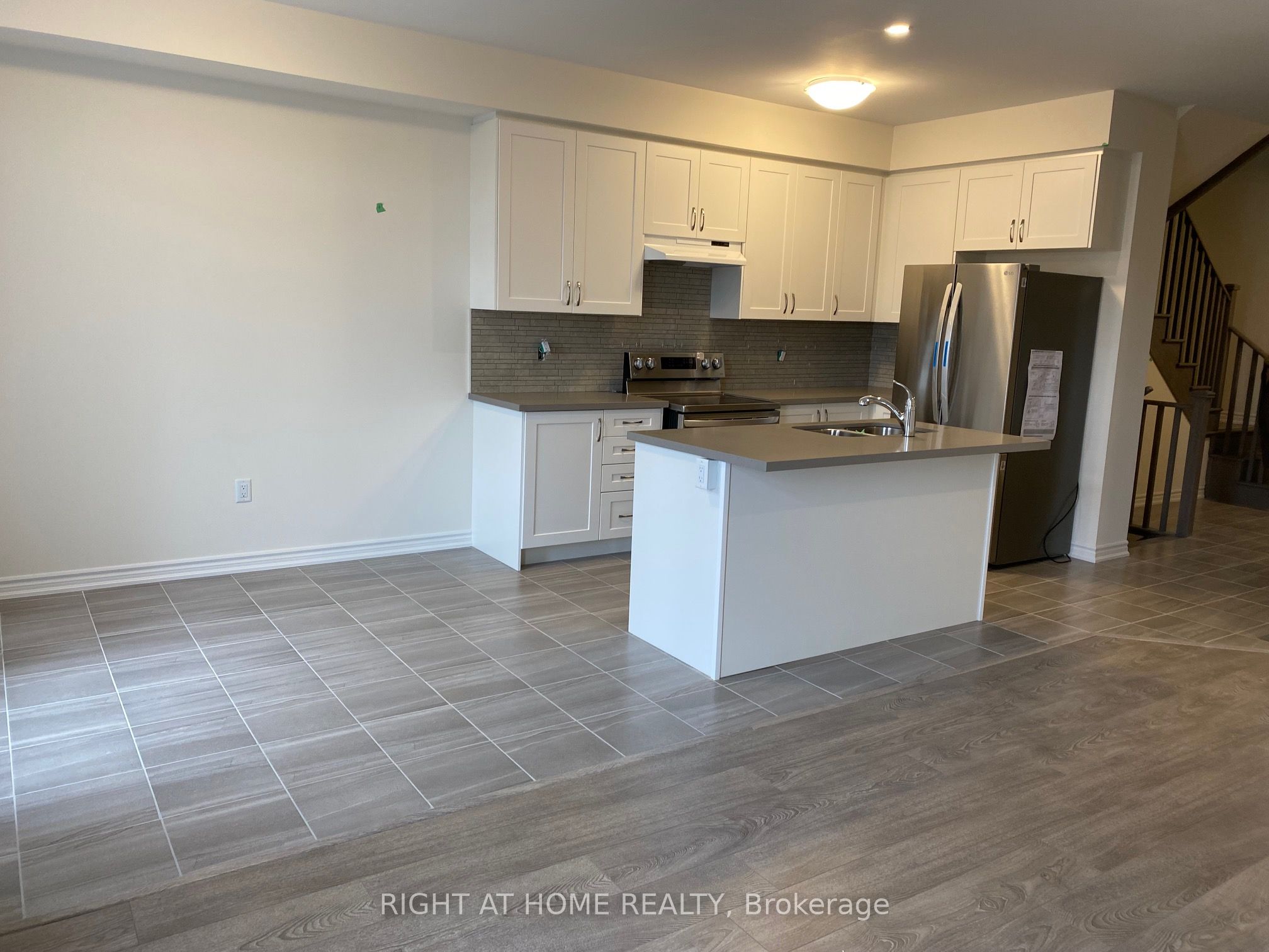 2250 Grainger Loop Property Photo 4