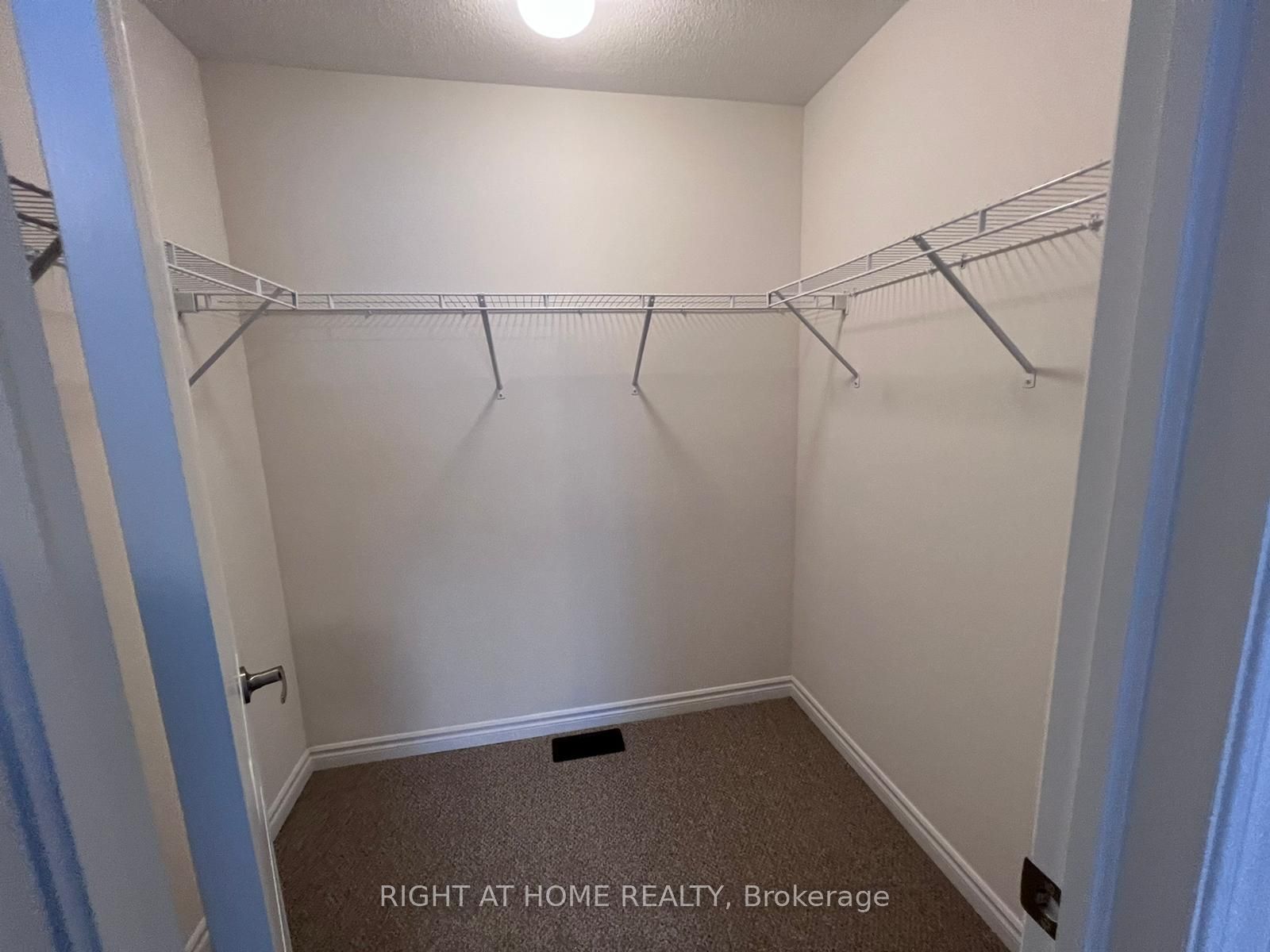 2250 Grainger Loop Property Photo 11