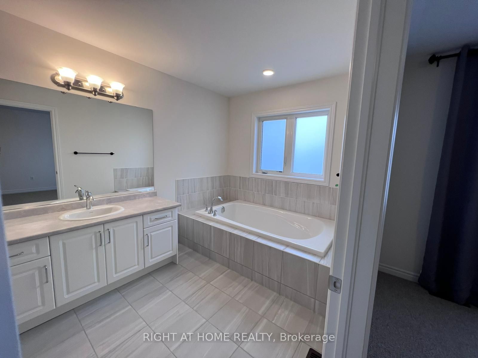 2250 Grainger Loop Property Photo 12