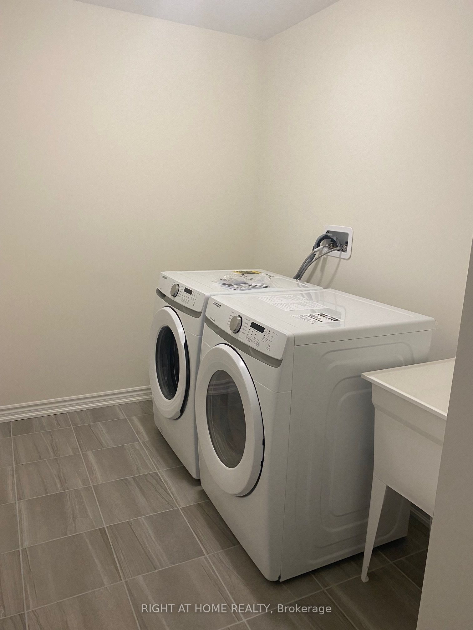 2250 Grainger Loop Property Photo 15