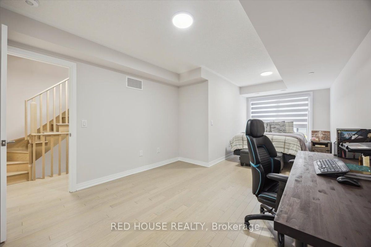 40 Baynes Way 7 Property Photo 12