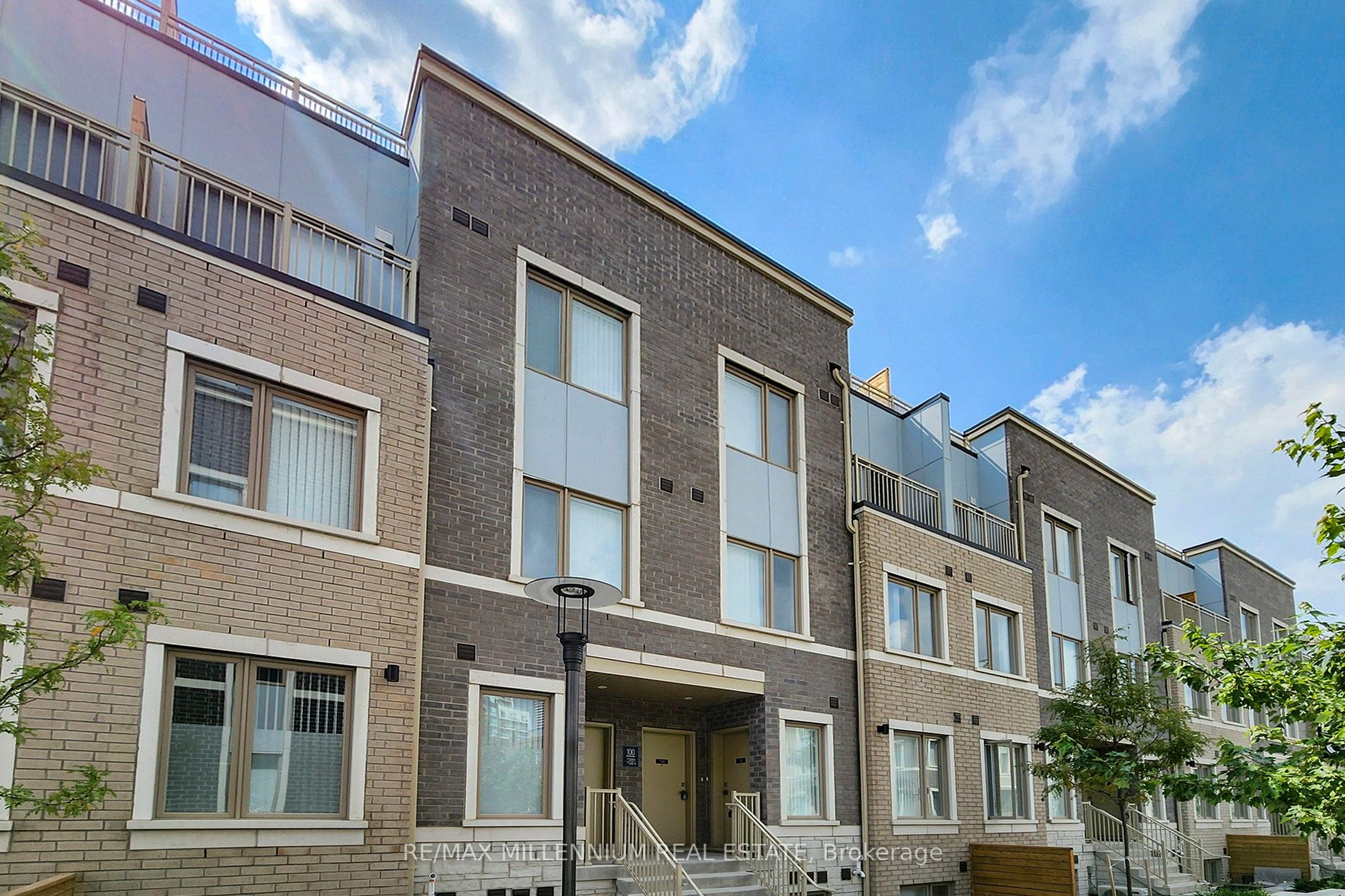 100 Honeycrisp Crescent TH 350 Property Photo 1