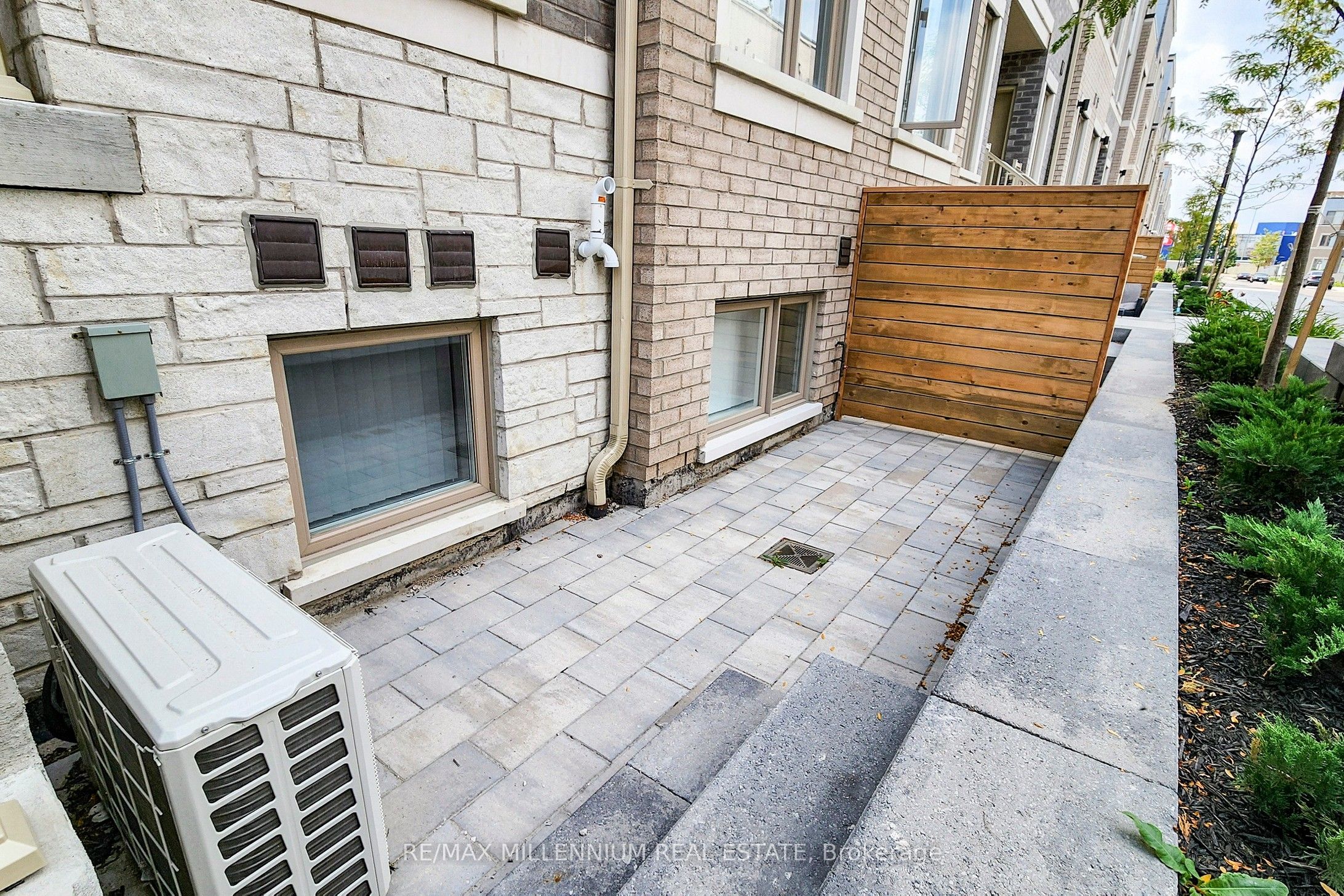 100 Honeycrisp Crescent Th 350 Property Photo 3
