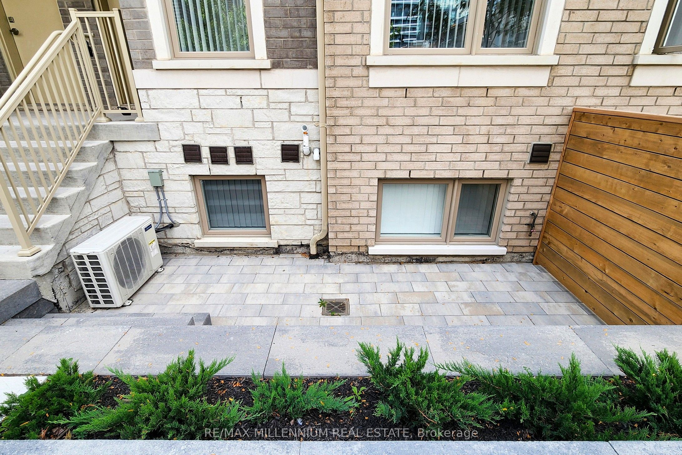100 Honeycrisp Crescent Th 350 Property Photo 4