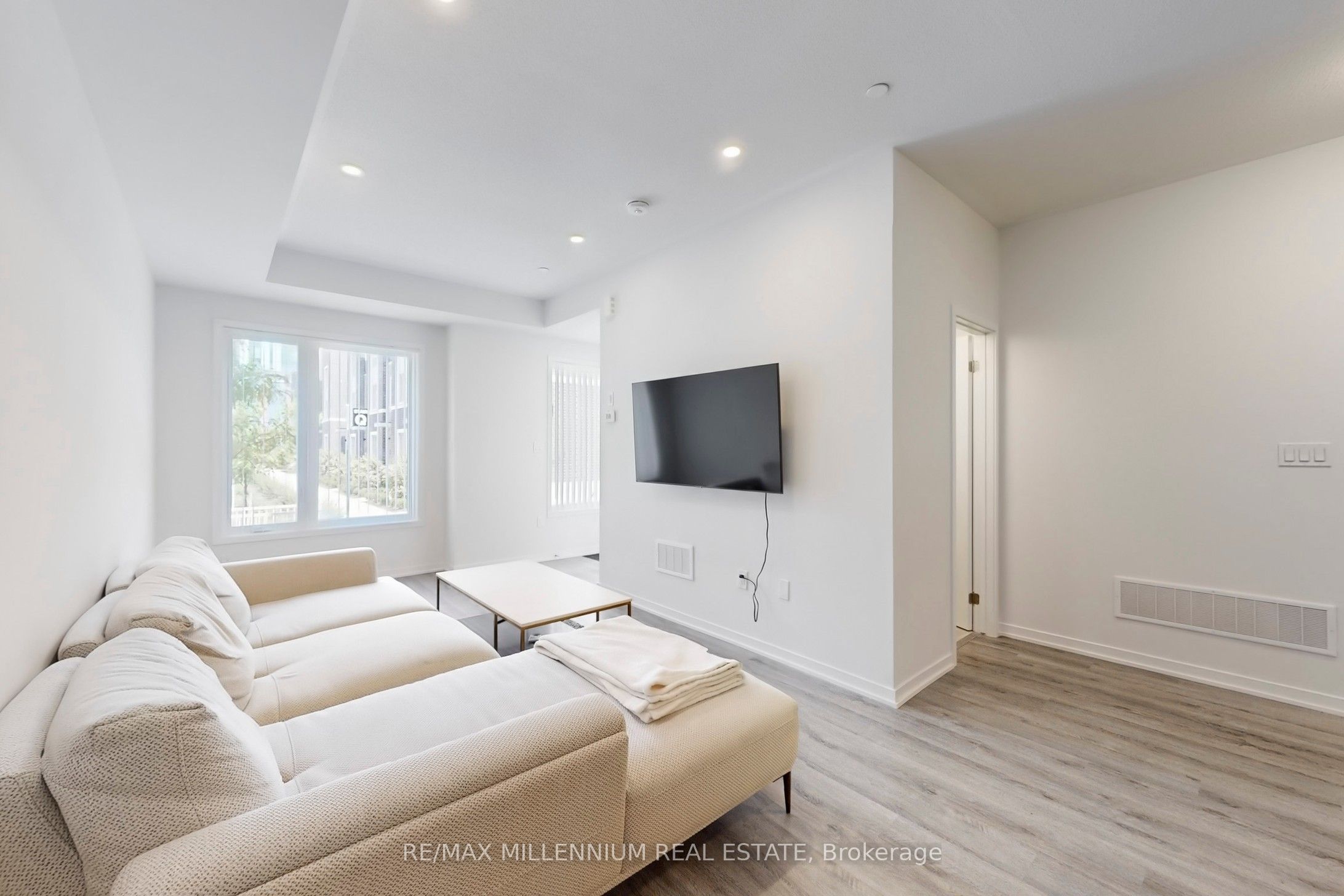 100 Honeycrisp Crescent Th 350 Property Photo 8