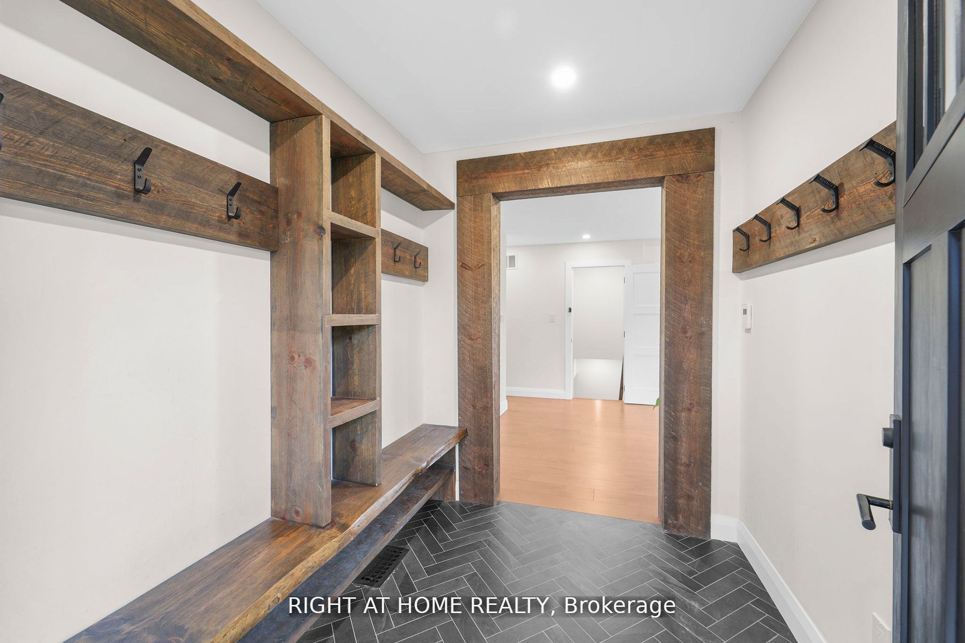 17083 Warden Avenue Property Photo 3