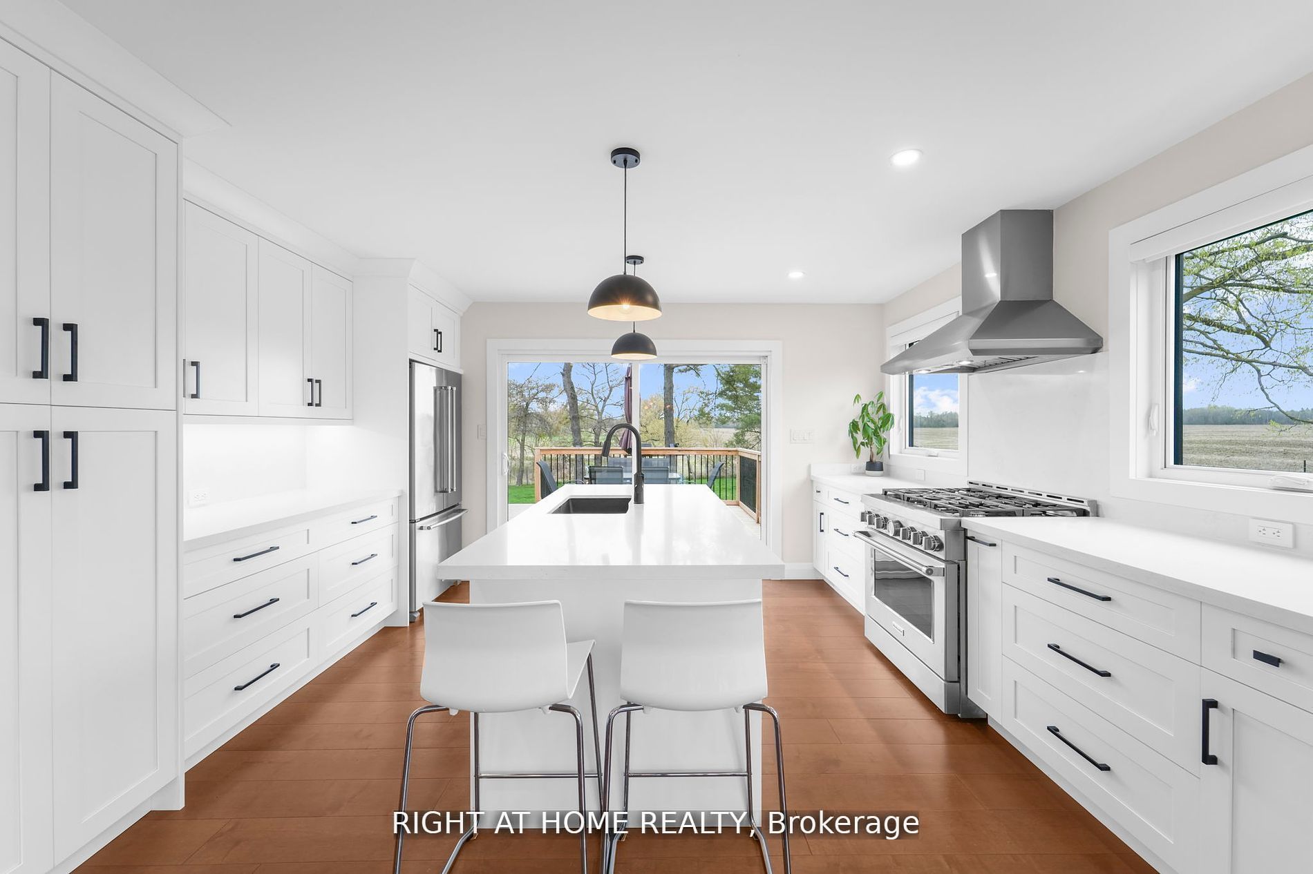 17083 Warden Avenue Property Photo 4