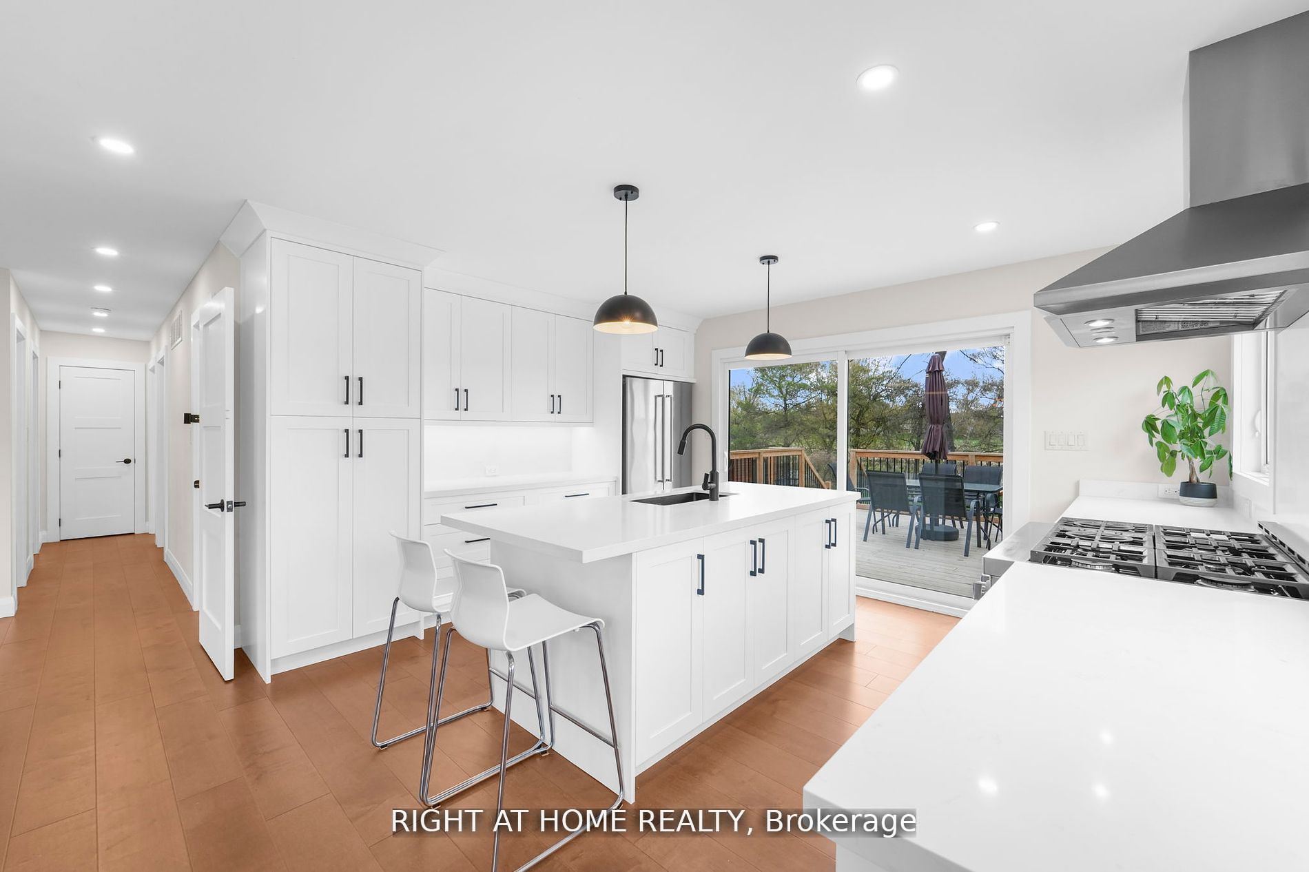 17083 Warden Avenue Property Photo 6