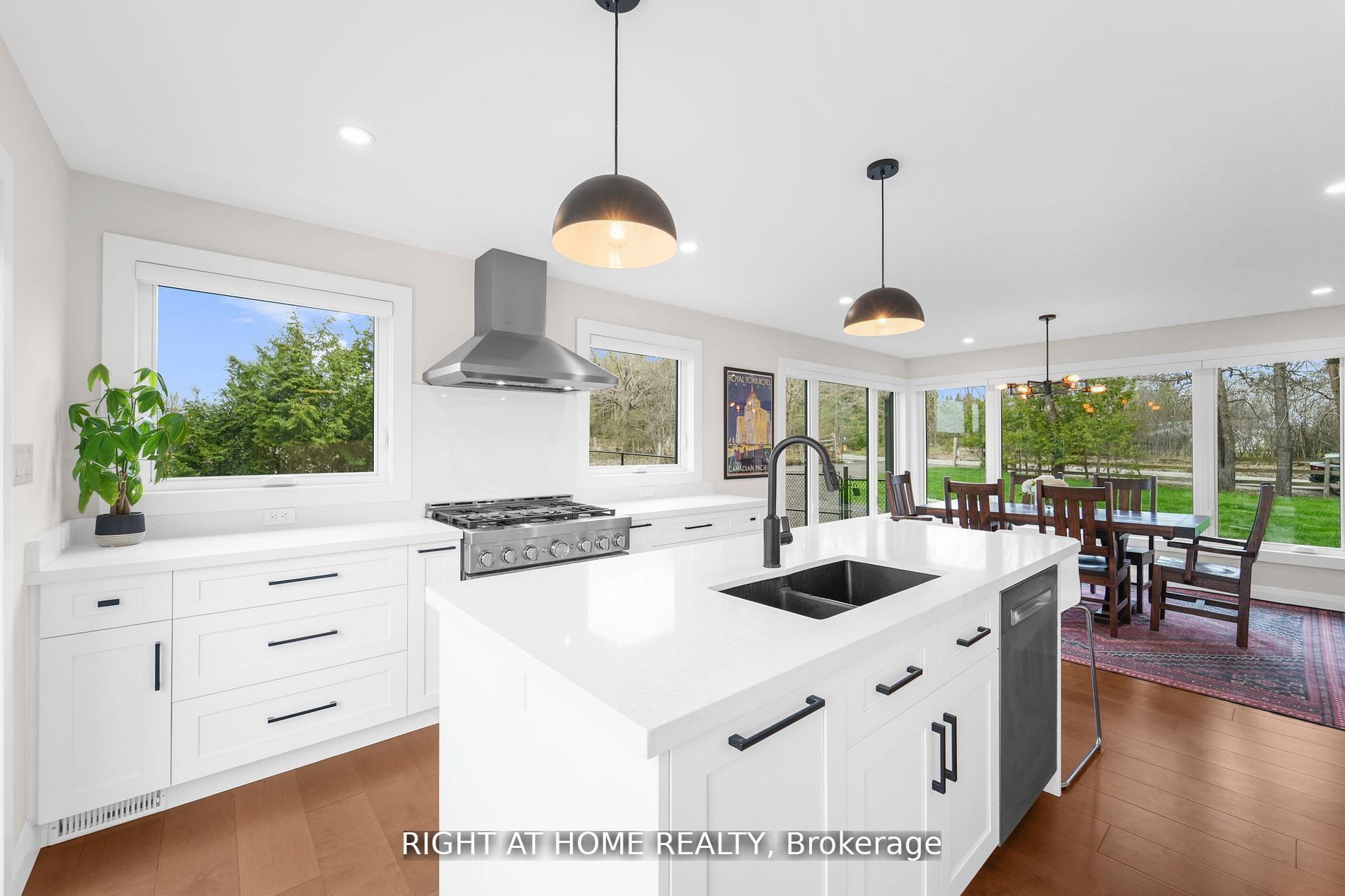 17083 Warden Avenue Property Photo 7