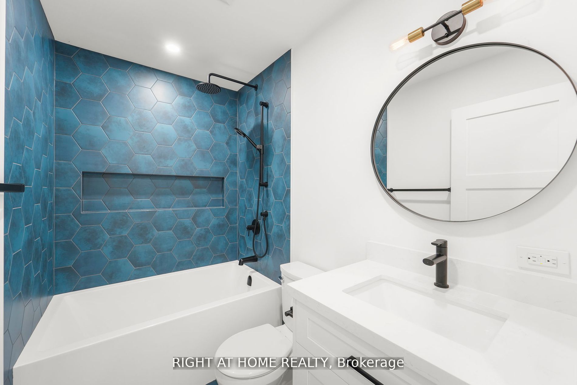 17083 Warden Avenue Property Photo 14