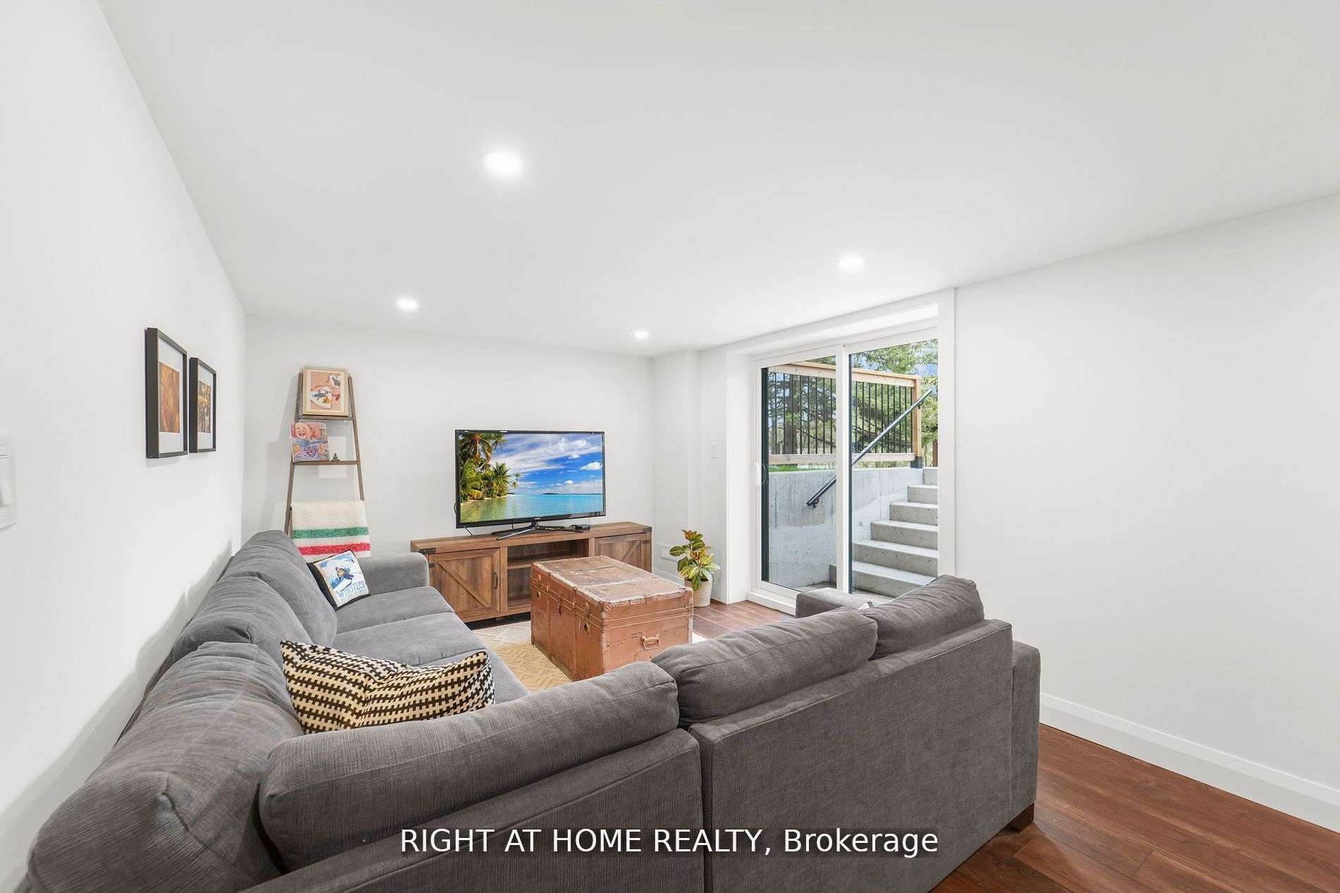 17083 Warden Avenue Property Photo 15