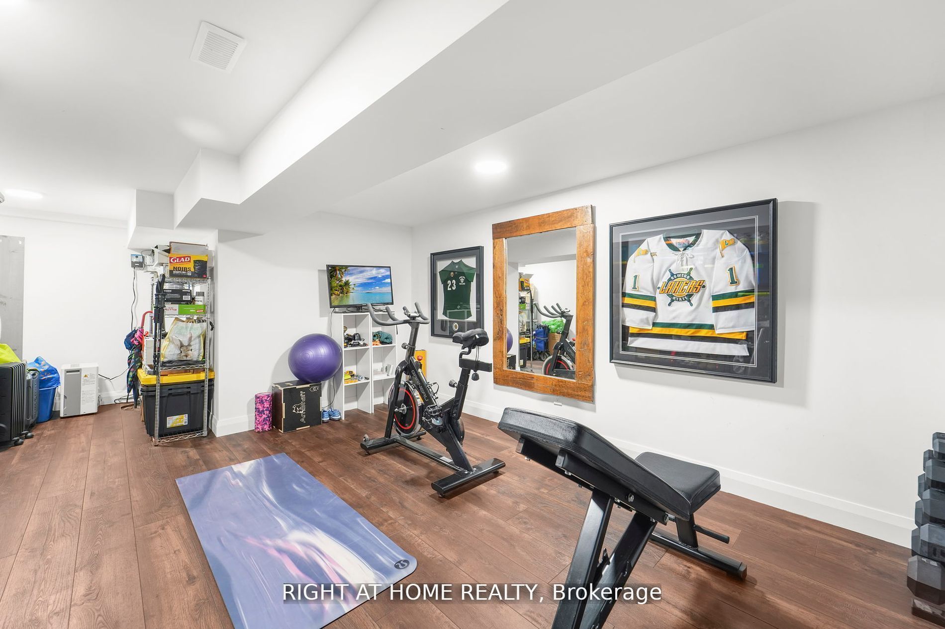 17083 Warden Avenue Property Photo 16
