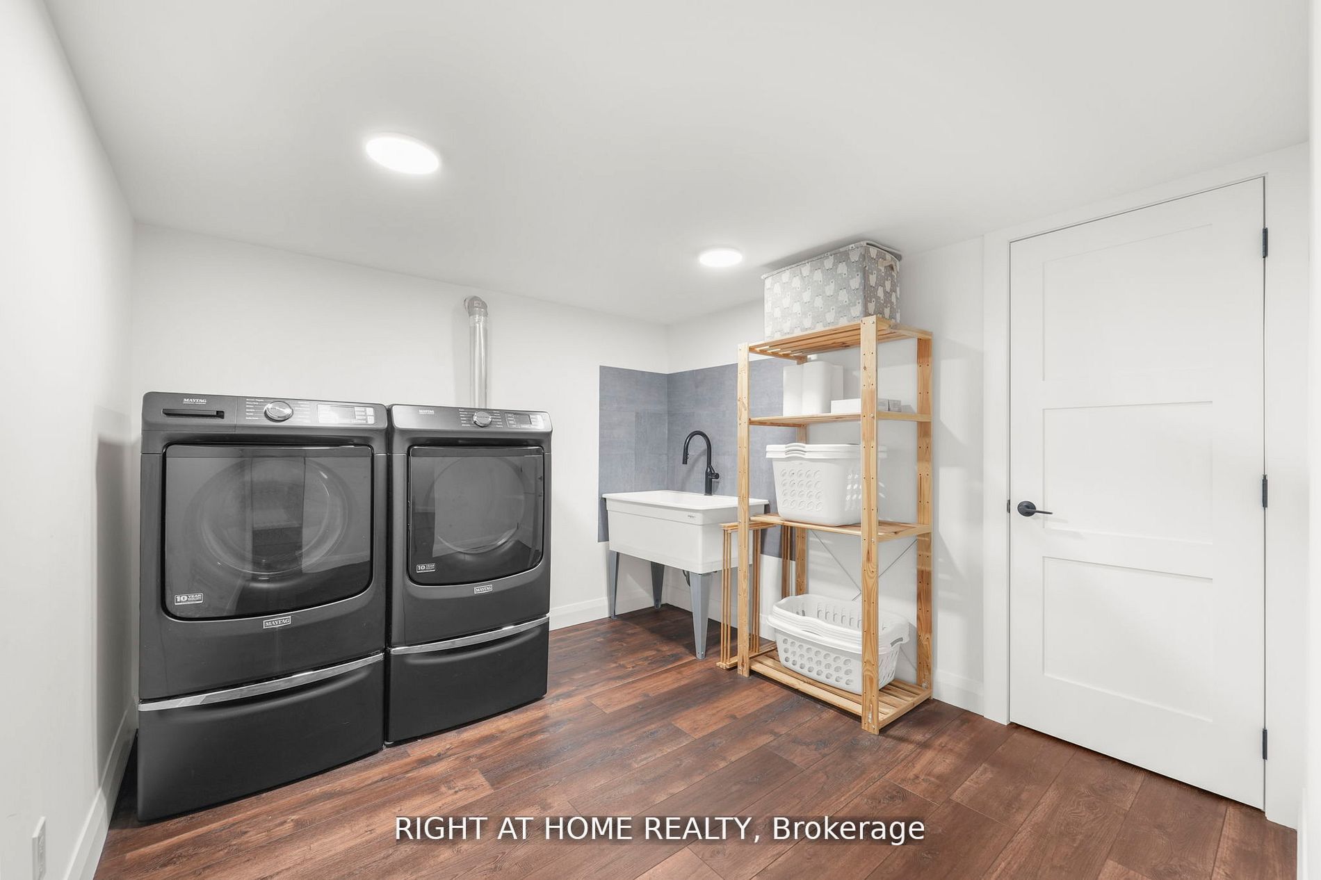 17083 Warden Avenue Property Photo 17