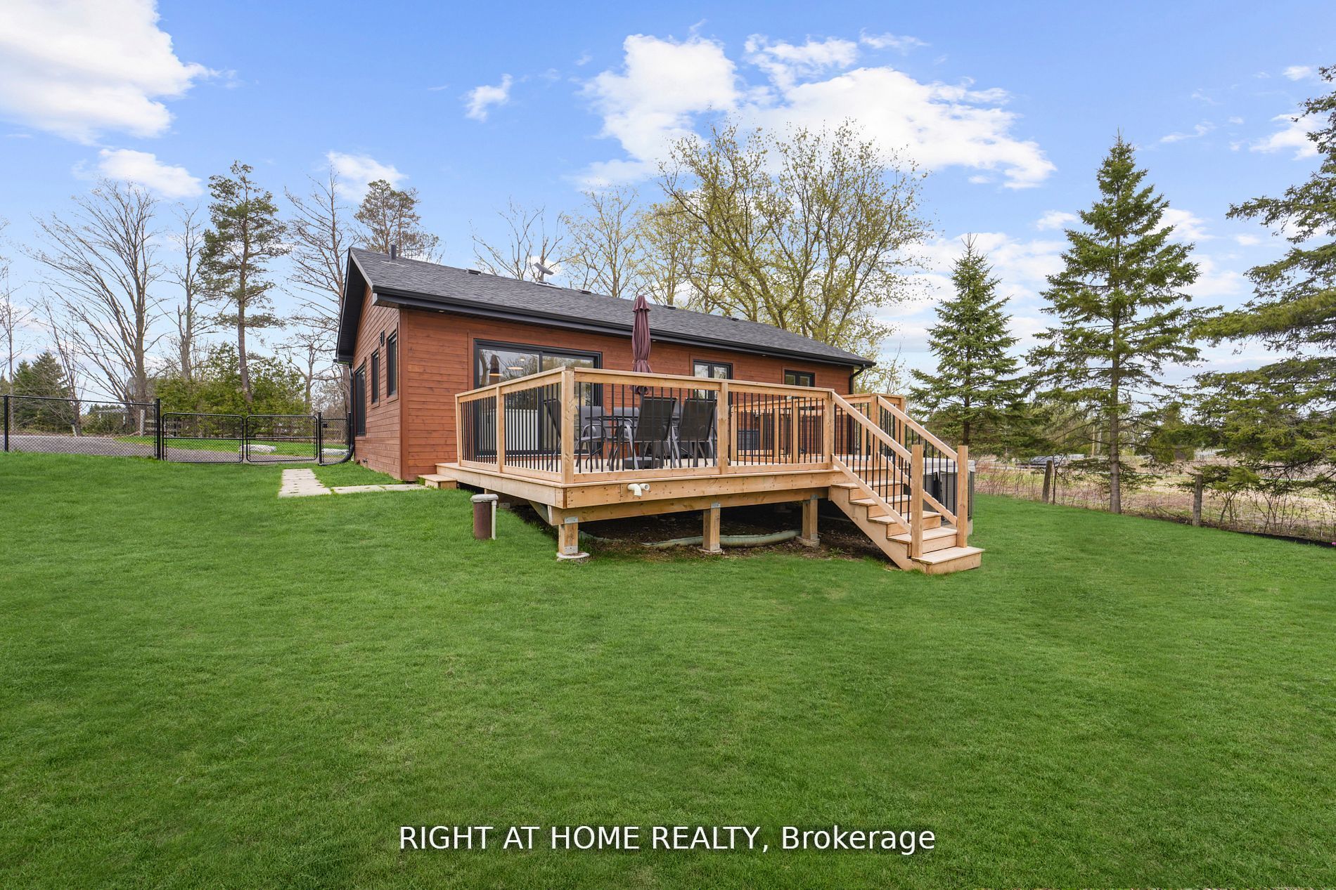 17083 Warden Avenue Property Photo 27