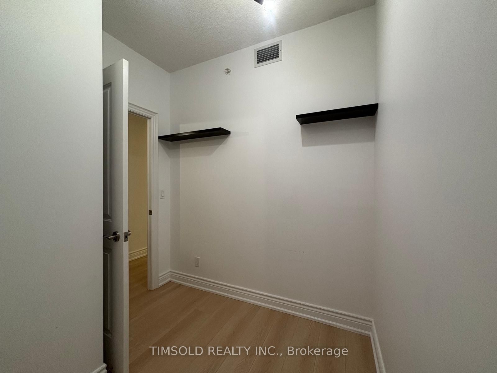 89 South Town Centre Boulevard 803 Property Photo 6