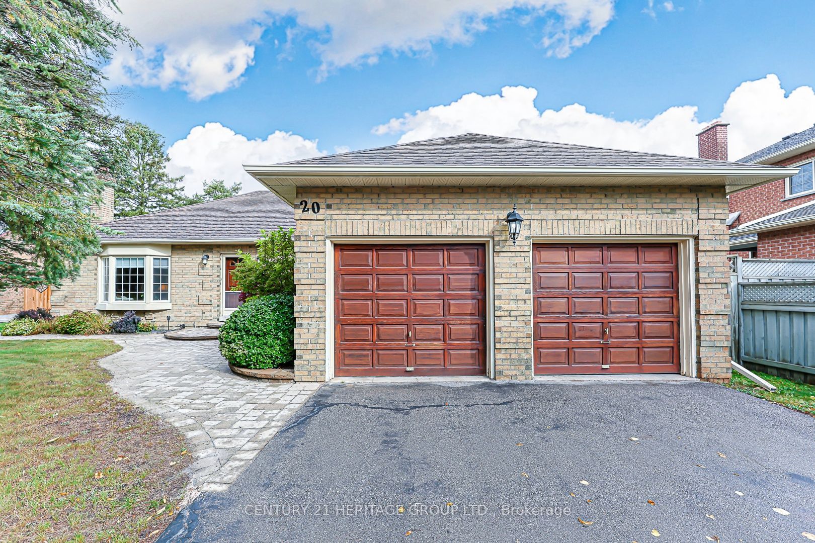 20 Simmons Crescent Property Photo 1
