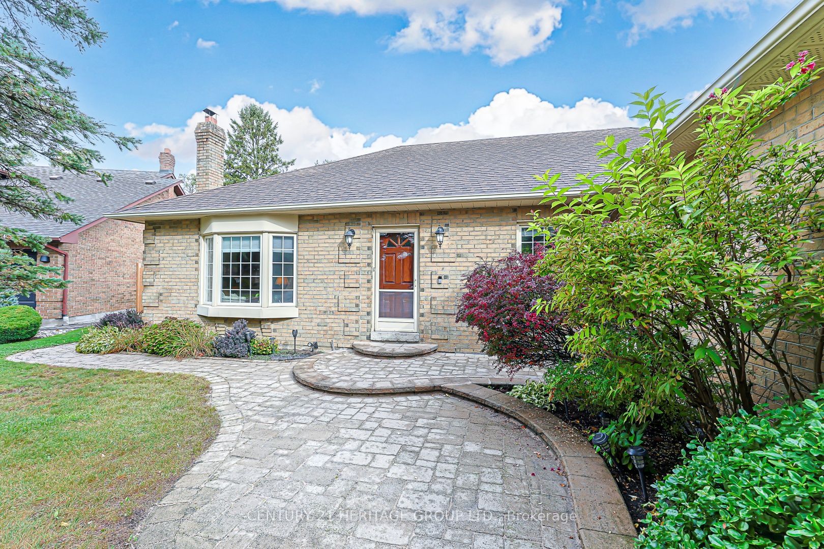 20 Simmons Crescent Property Photo 2