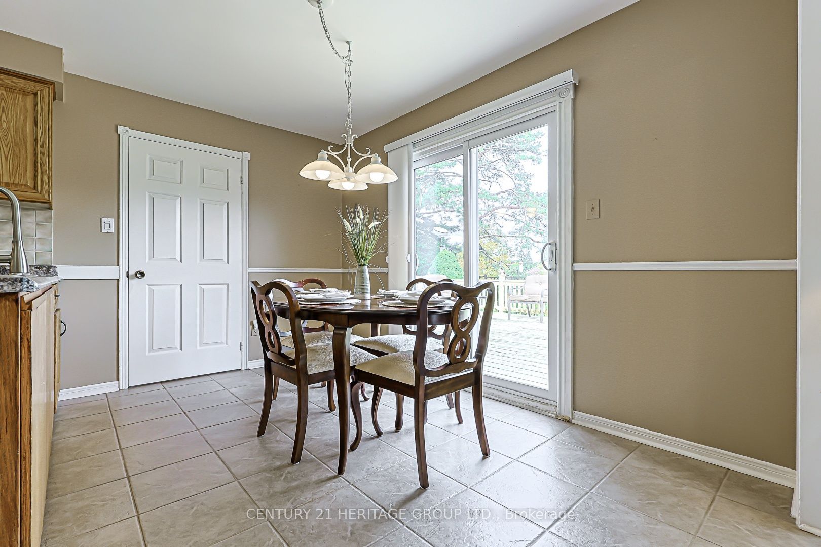 20 Simmons Crescent Property Photo 10
