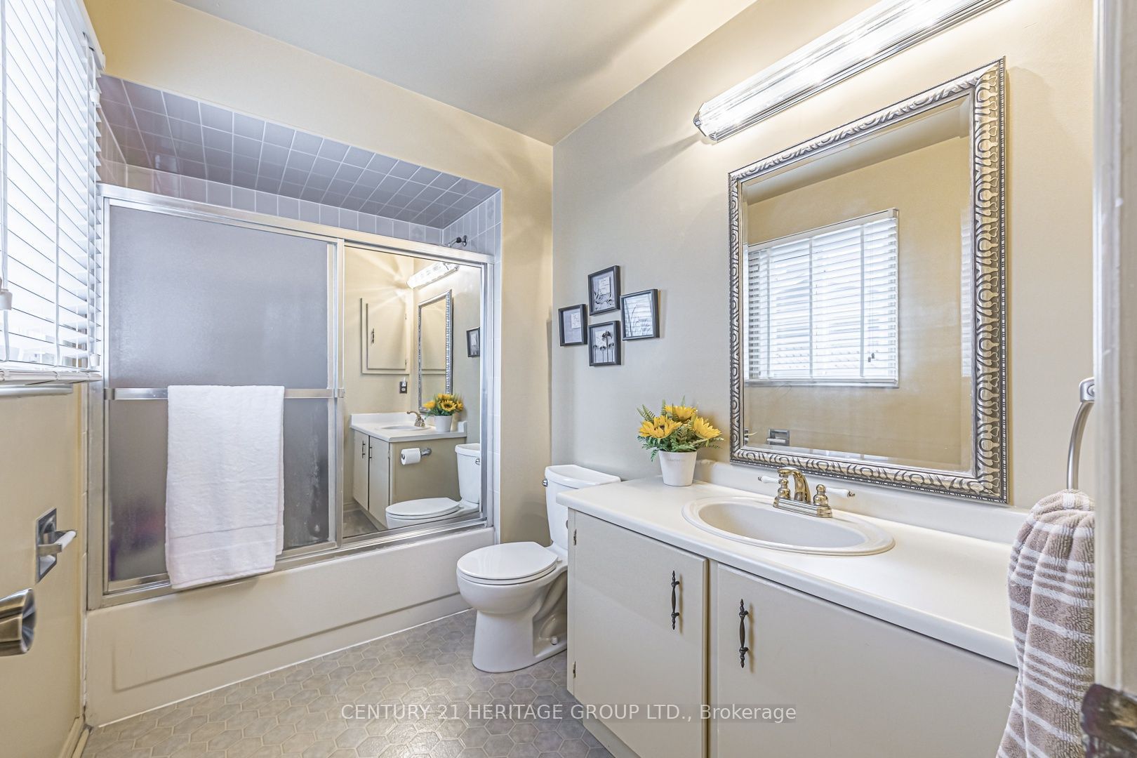 20 Simmons Crescent Property Photo 13