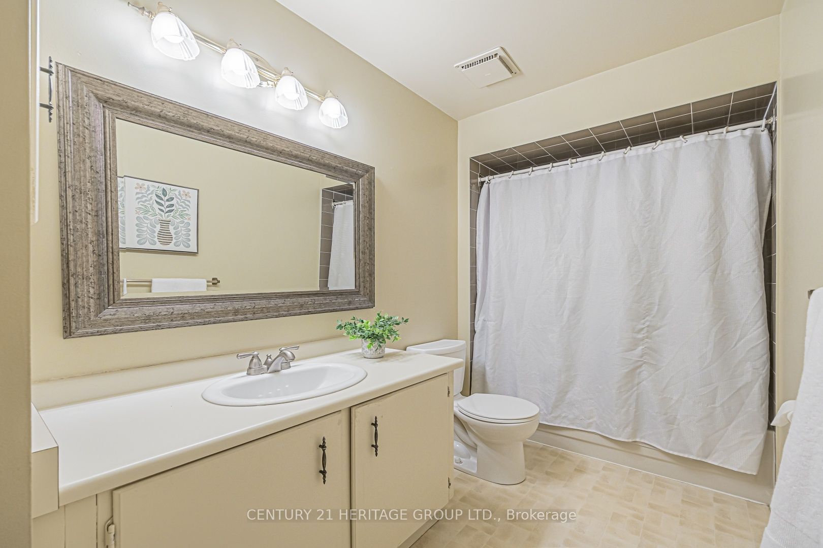 20 Simmons Crescent Property Photo 16