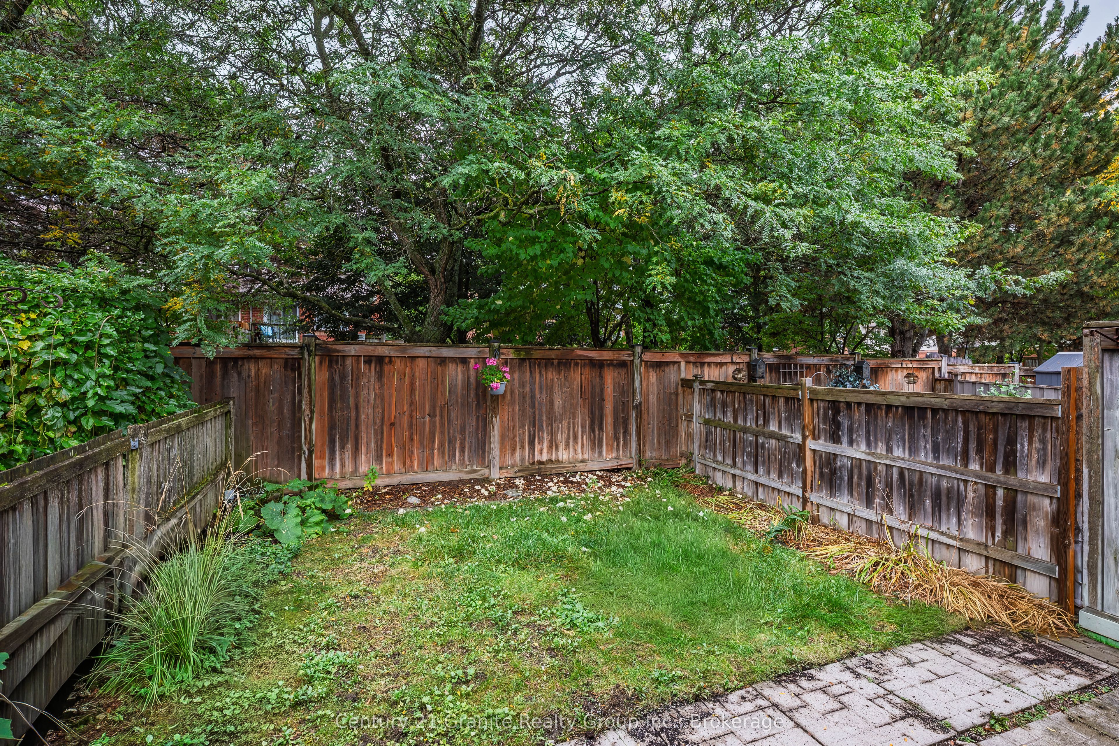 742 Shanahan Boulevard Property Photo 3