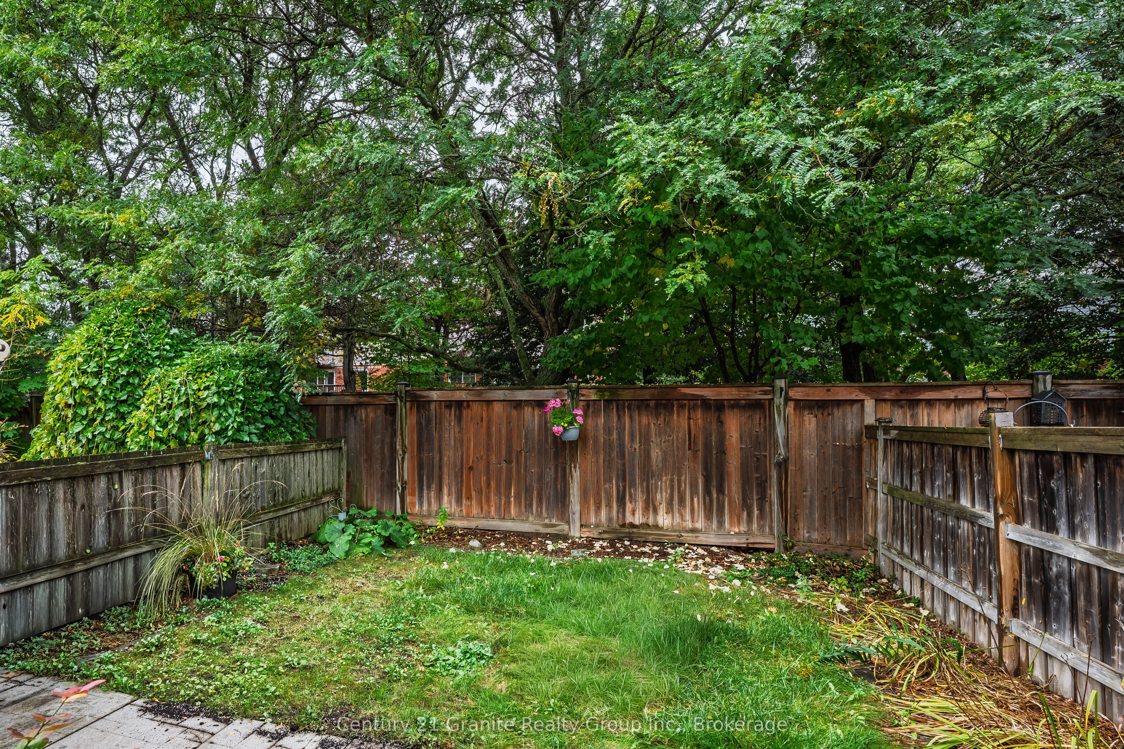 742 Shanahan Boulevard Property Photo 4