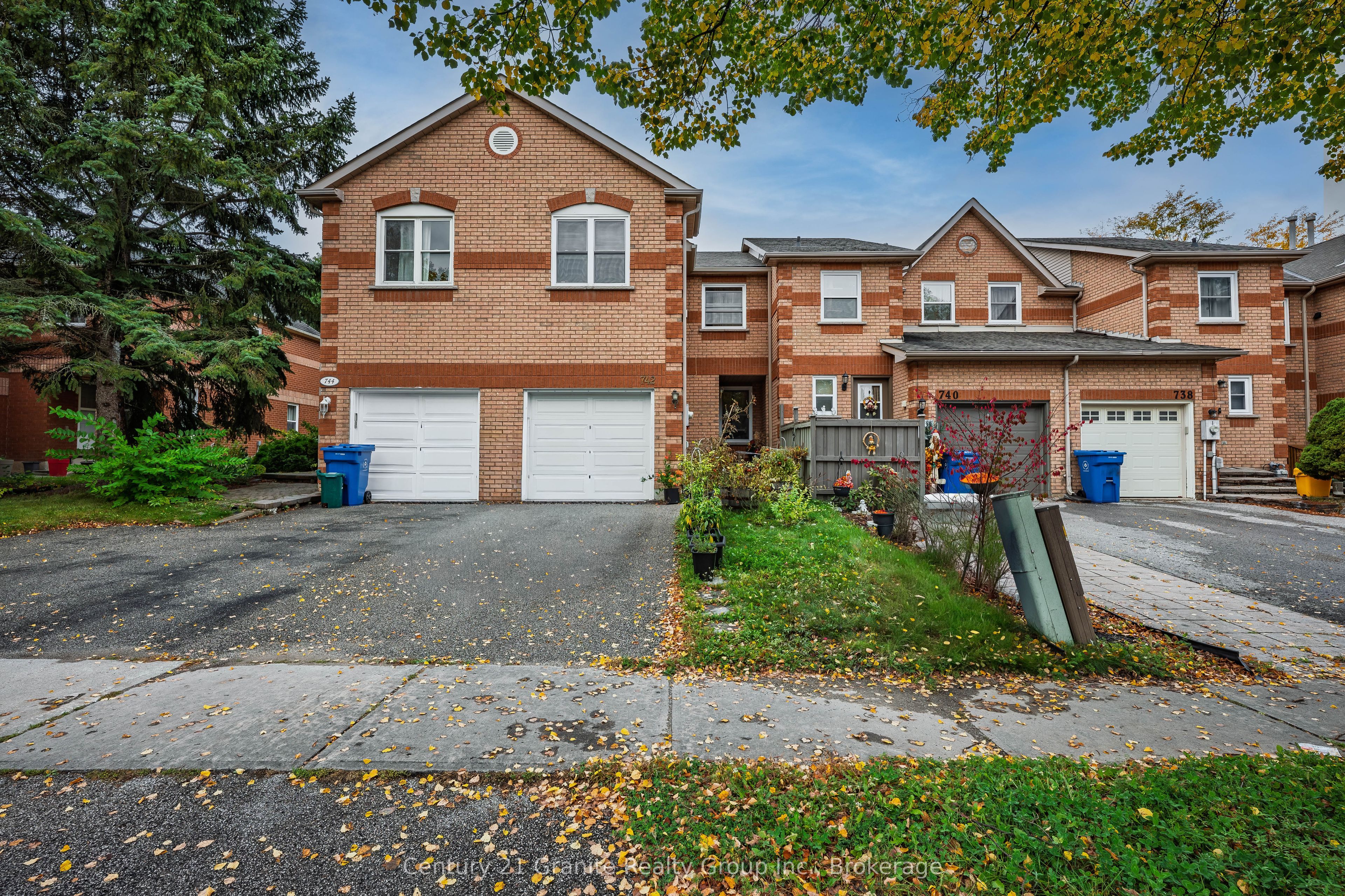 742 Shanahan Boulevard Property Photo 6