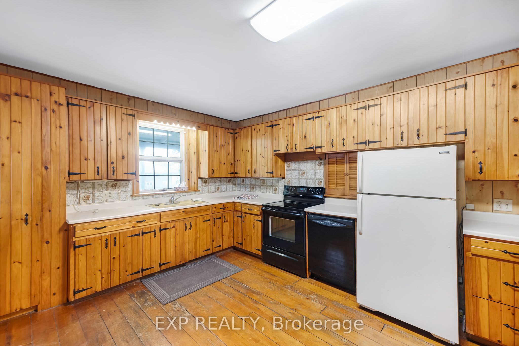 18611 Leslie Street Property Photo 10