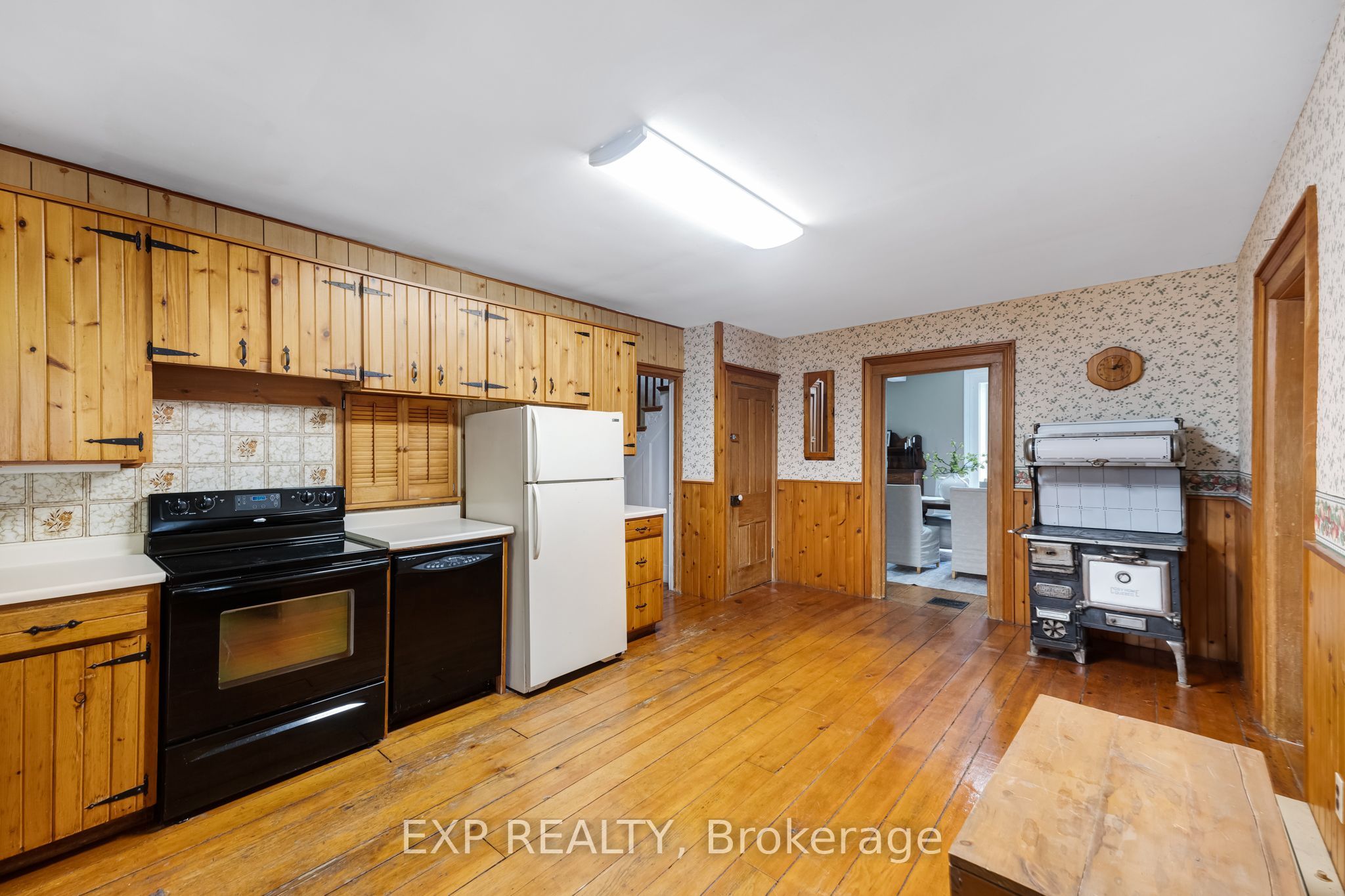 18611 Leslie Street Property Photo 11