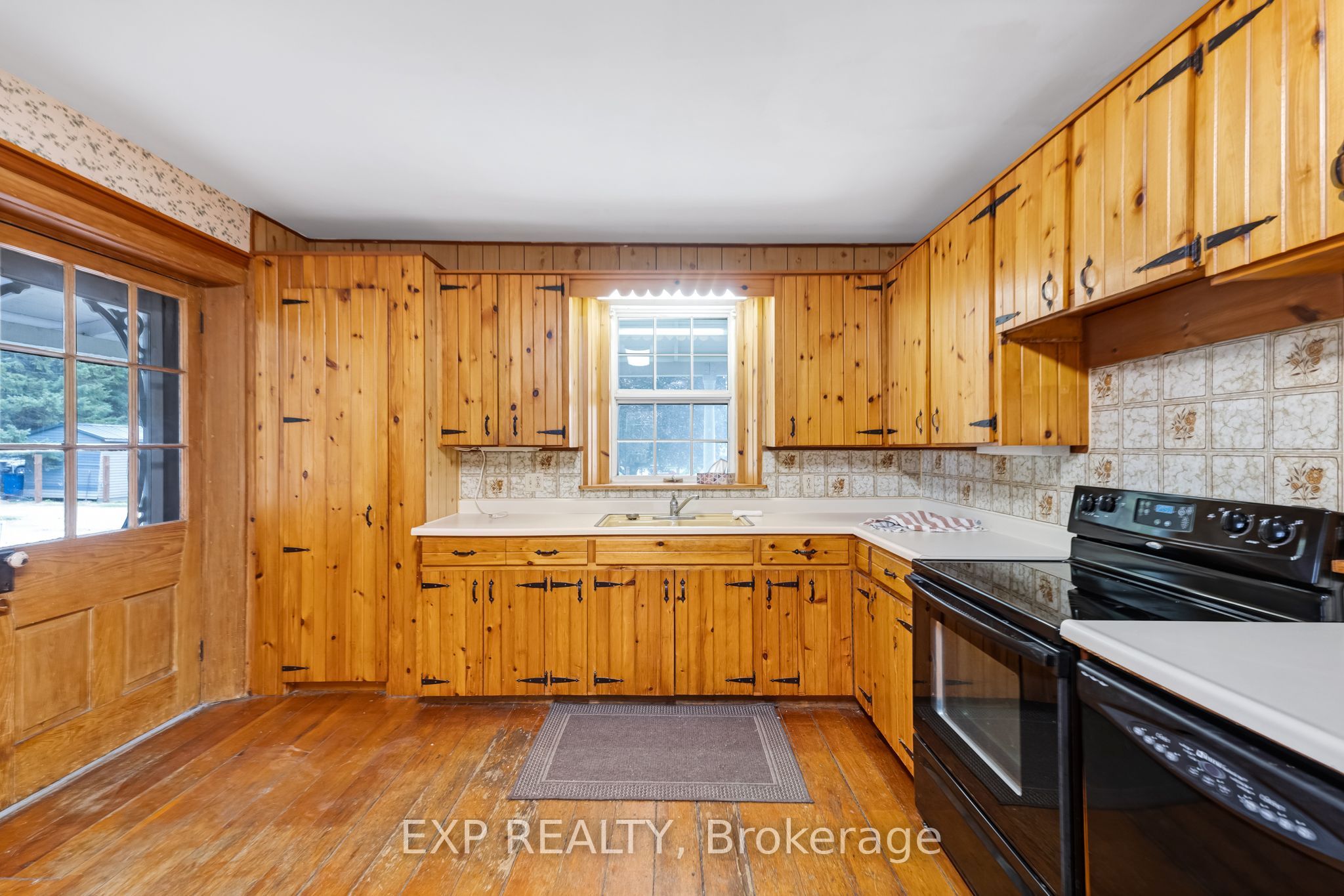18611 Leslie Street Property Photo 12
