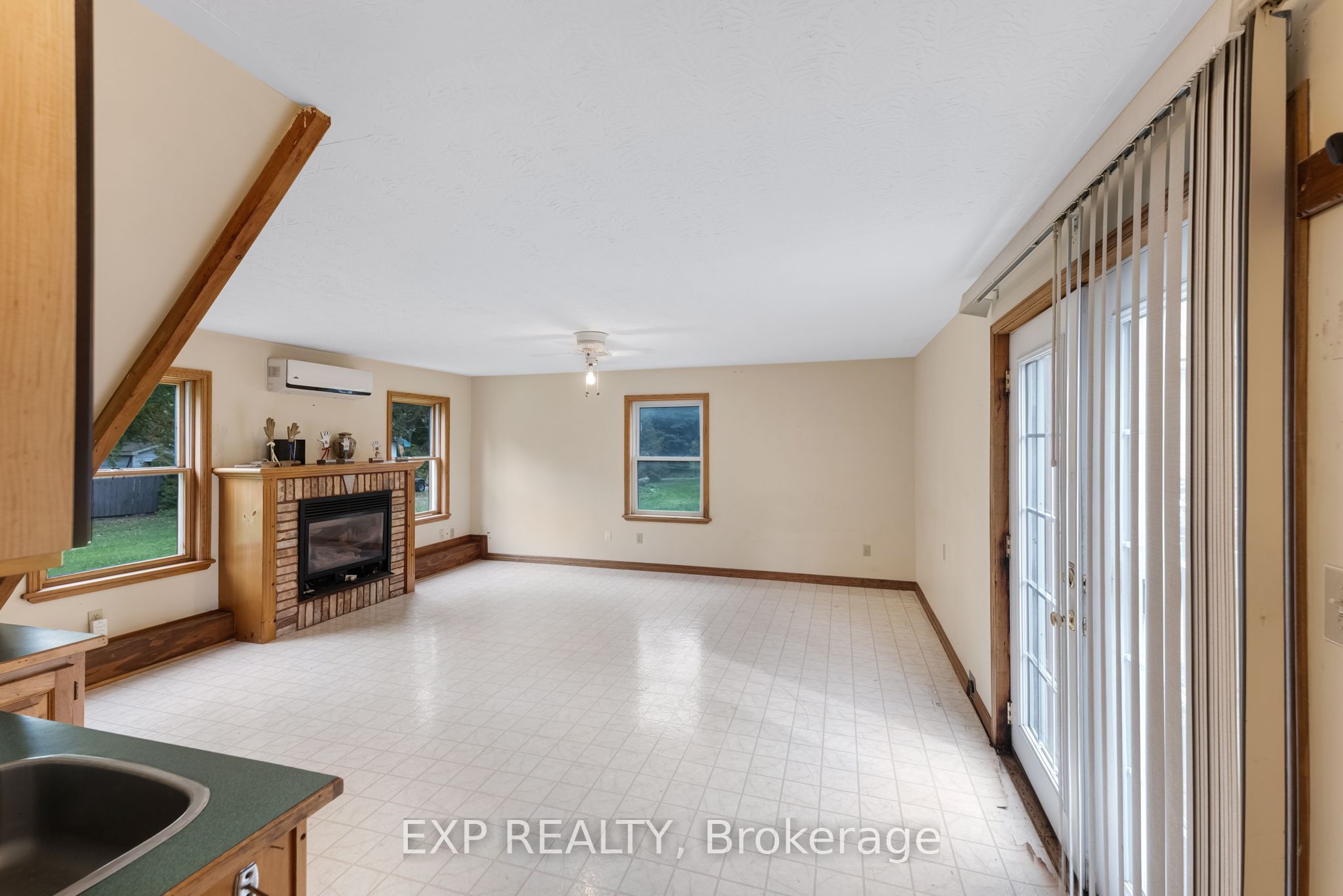18611 Leslie Street Property Photo 20