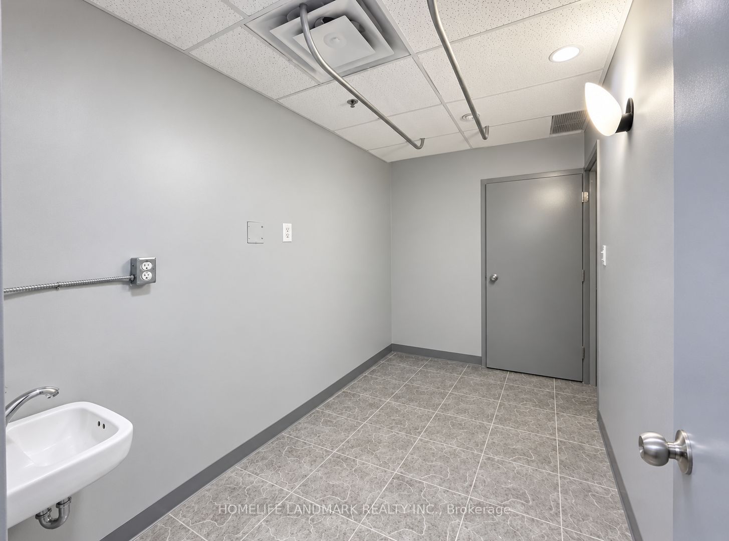 7155 Woodbine Avenue B101 Property Photo 8