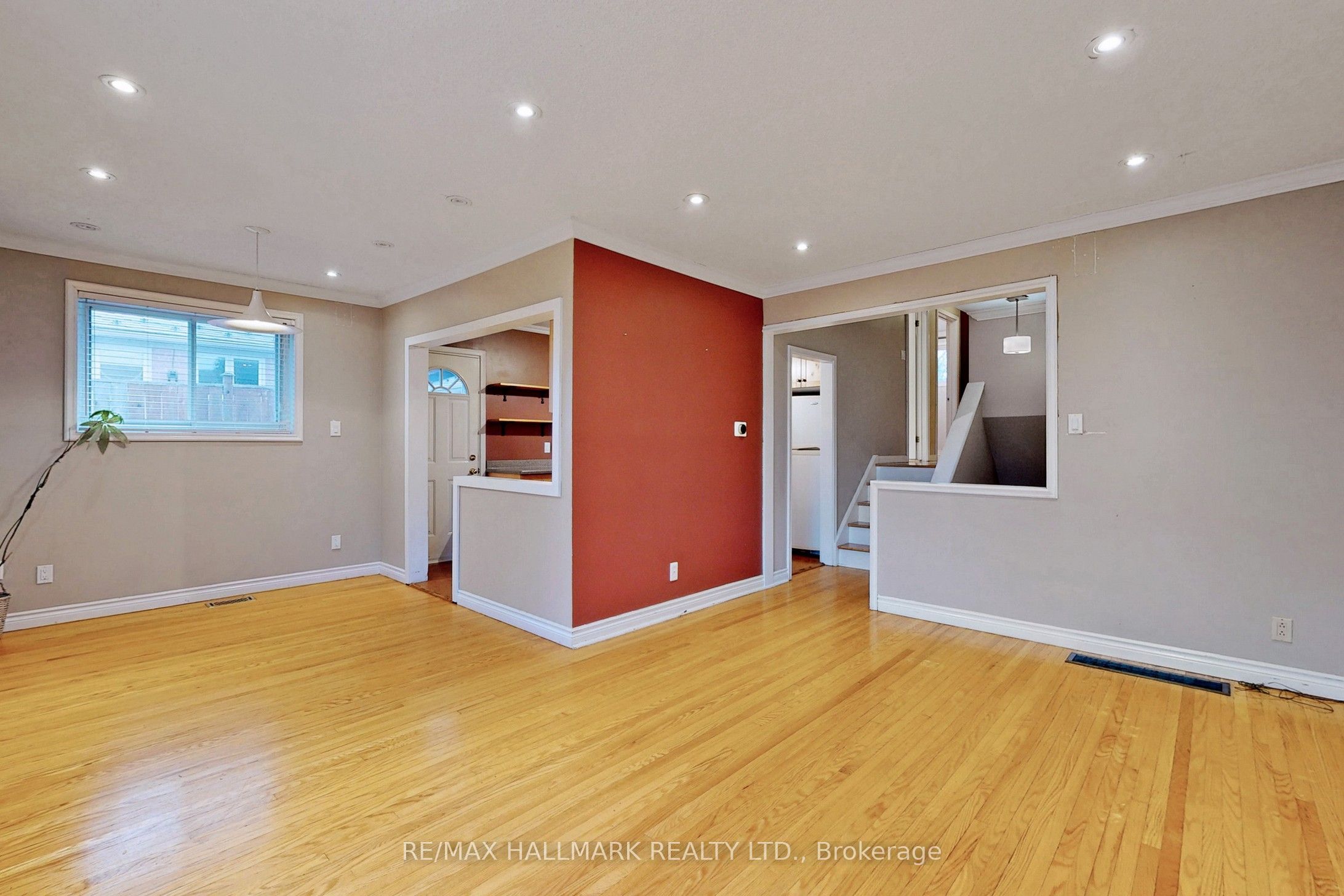 16 Knowles Crescent Property Photo 4