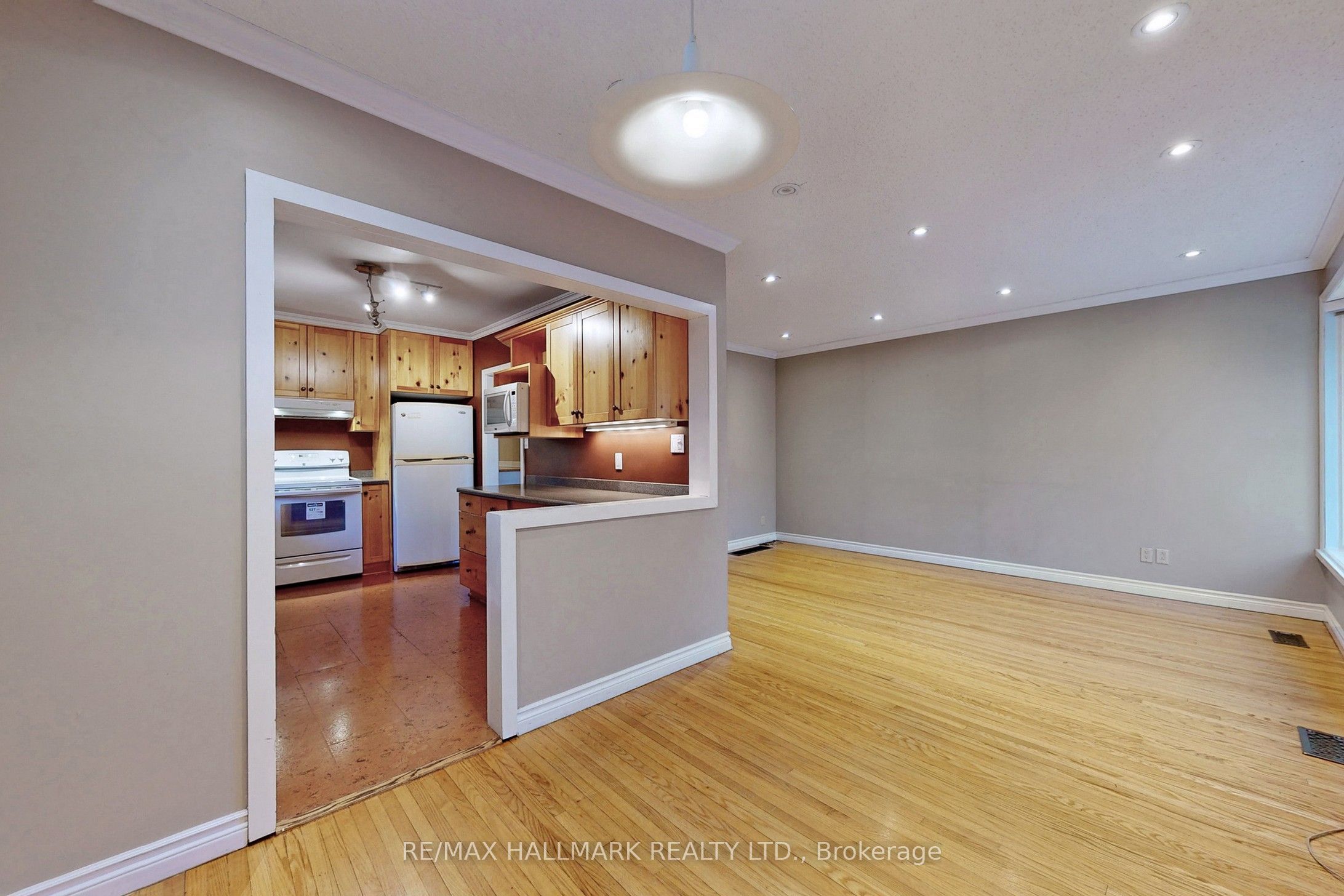 16 Knowles Crescent Property Photo 6