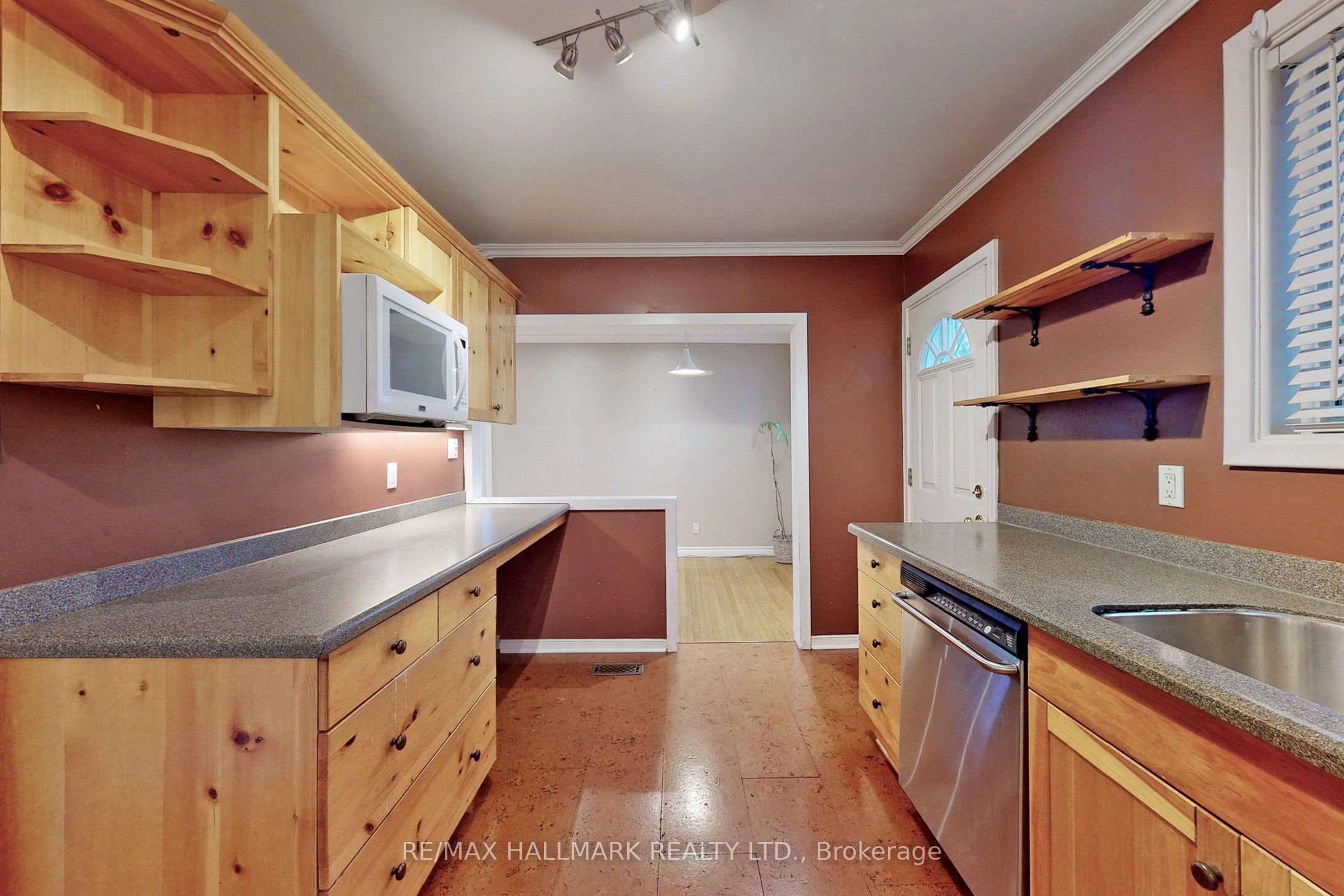 16 Knowles Crescent Property Photo 8