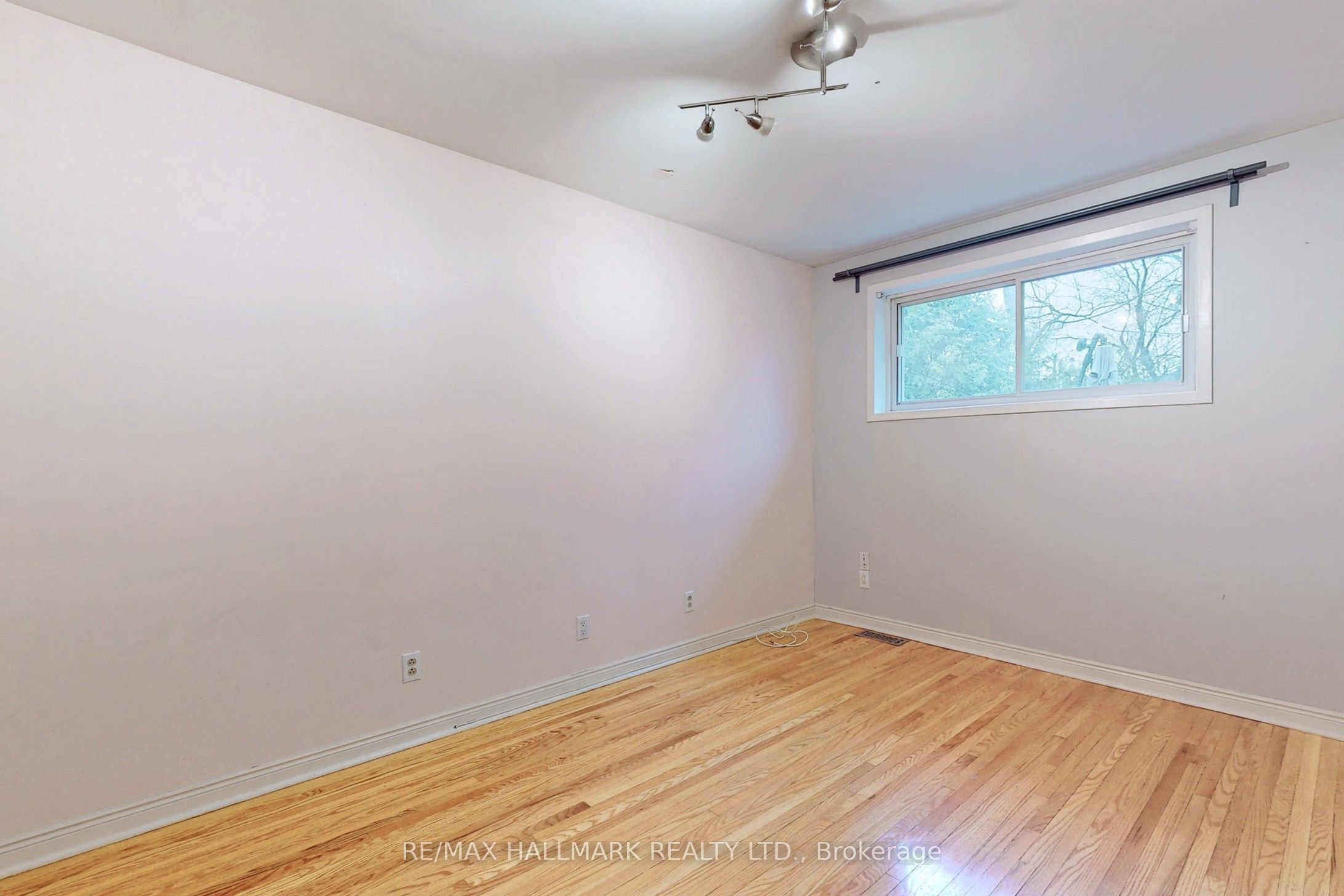 16 Knowles Crescent Property Photo 12