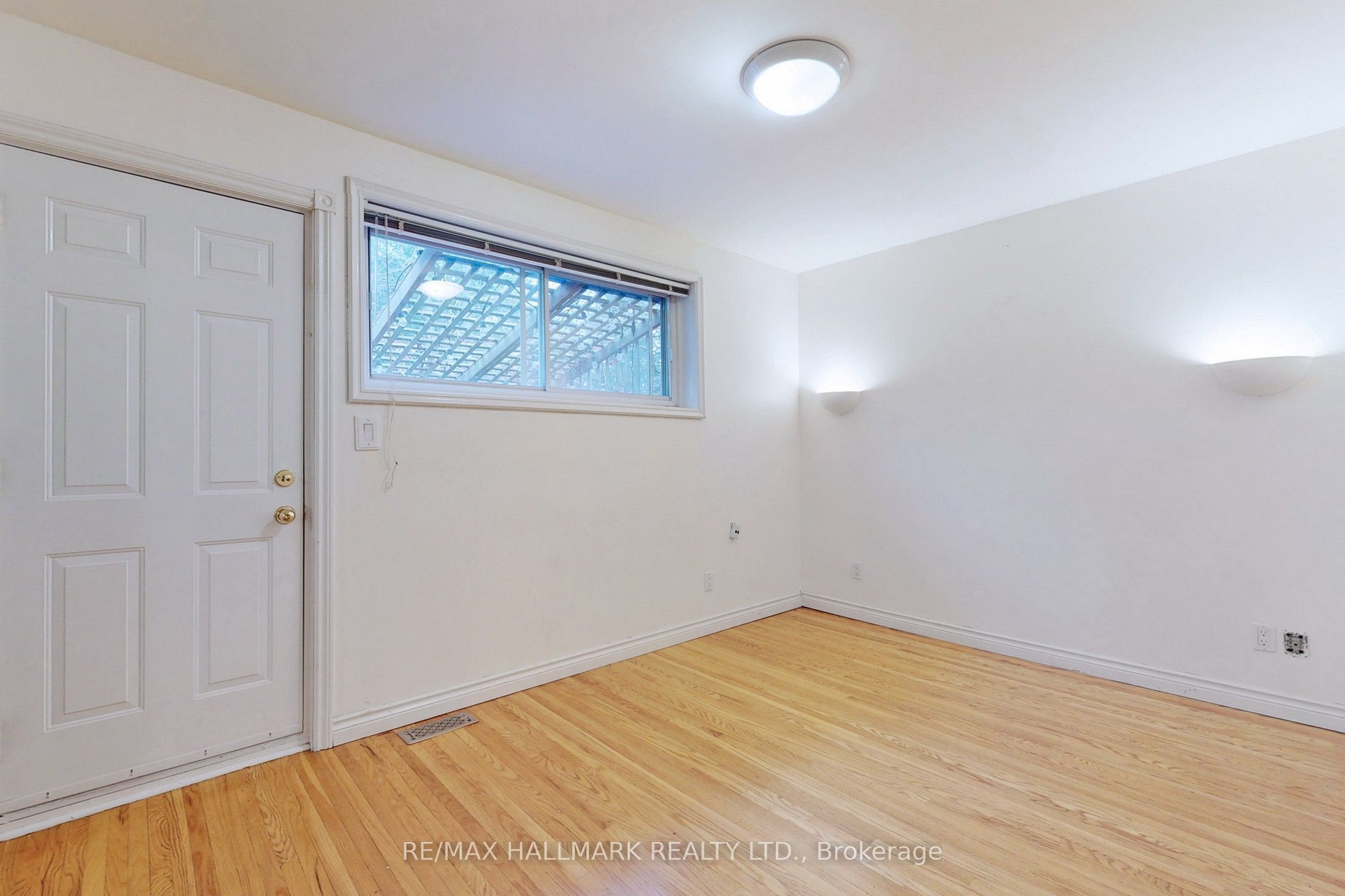 16 Knowles Crescent Property Photo 13
